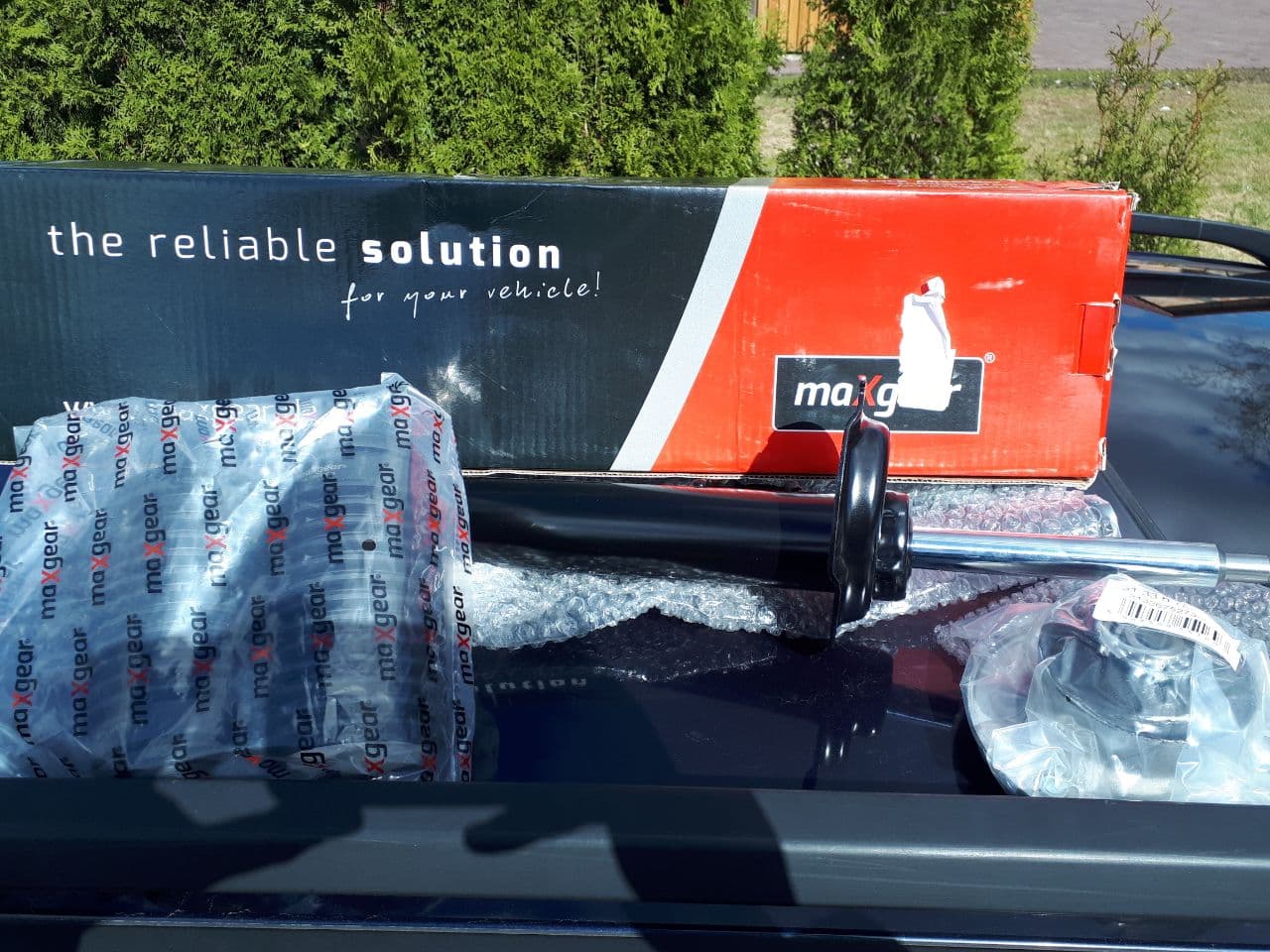 E46 Nauji priekiniai amortizatoriai su atraminėmis ir gumomis