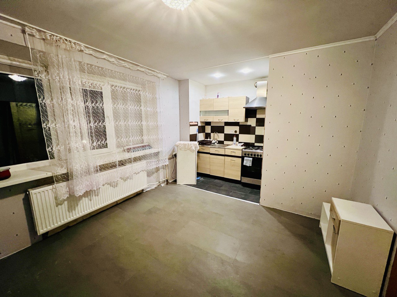 Parduodamas blokas bendrabučio tipo name