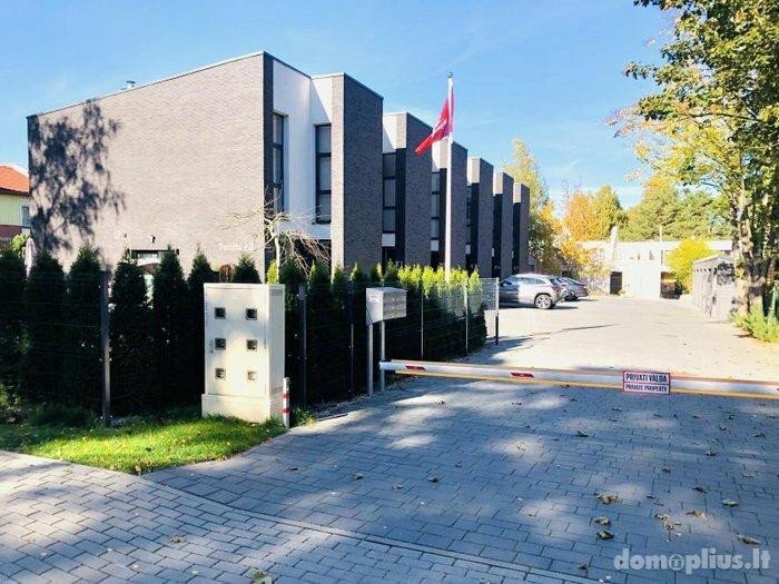 Giruliuose parduodamas kotedžas