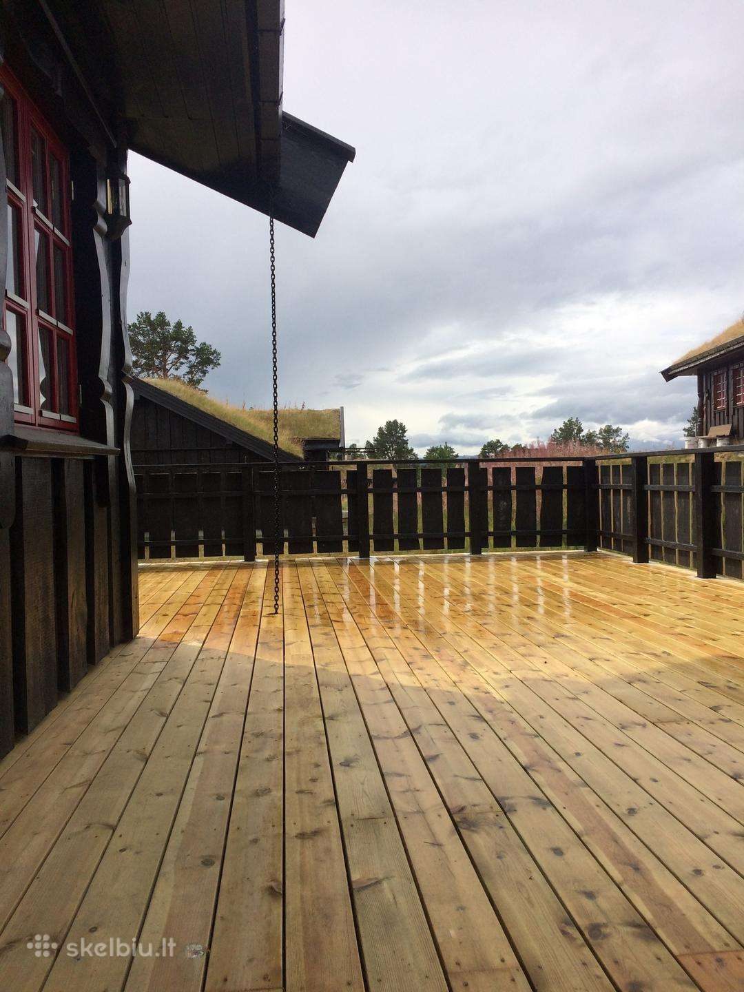 Stalių brigada kokybiškai atlieka medžio darbus