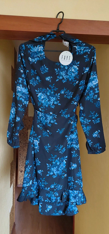 Gėlėta suknelė atvira nugara