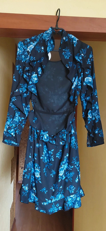 Gėlėta suknelė atvira nugara