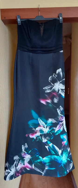 Suknelė su gėlių raštu