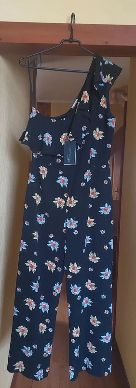 Gėlėtas kombinezonas