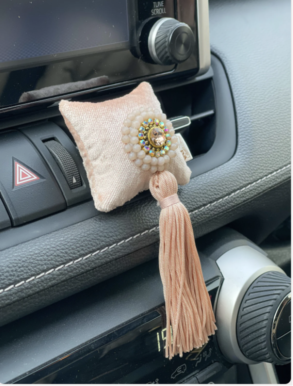 BentEvo Boutique – Stilingi Automobilio Aksesuarai