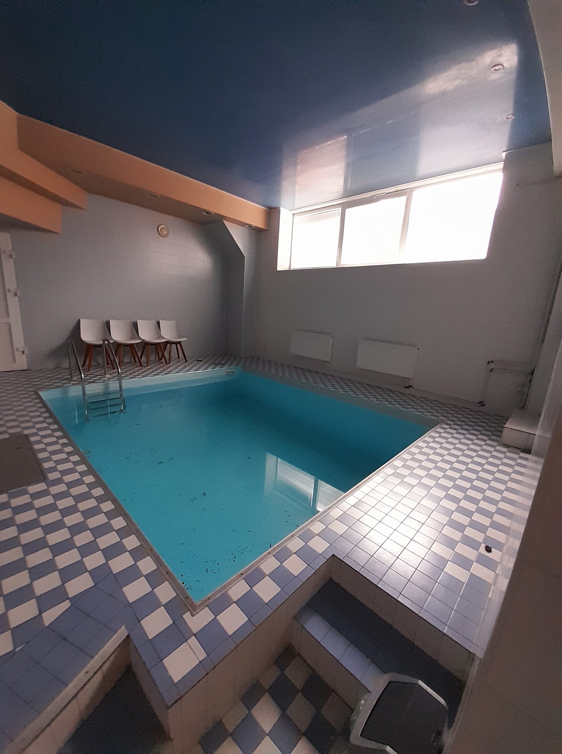 Išnuomojamos 164.02 m2 patalpos tinkančios Kavinės, Baro, Paslaugų sferai, centre.