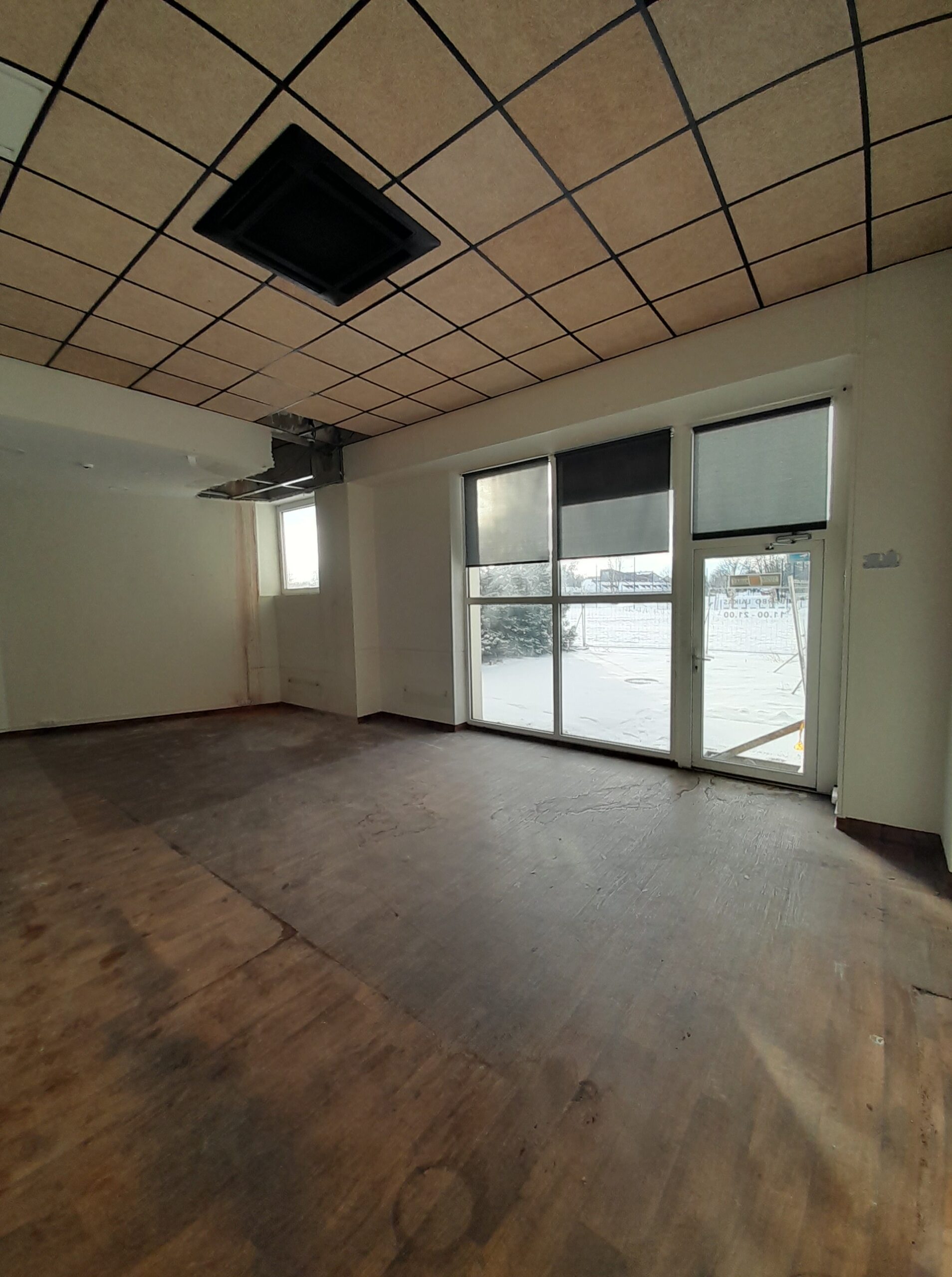 Išnuomojamos 164.02 m2 patalpos tinkančios Kavinės, Baro, Paslaugų sferai, centre.