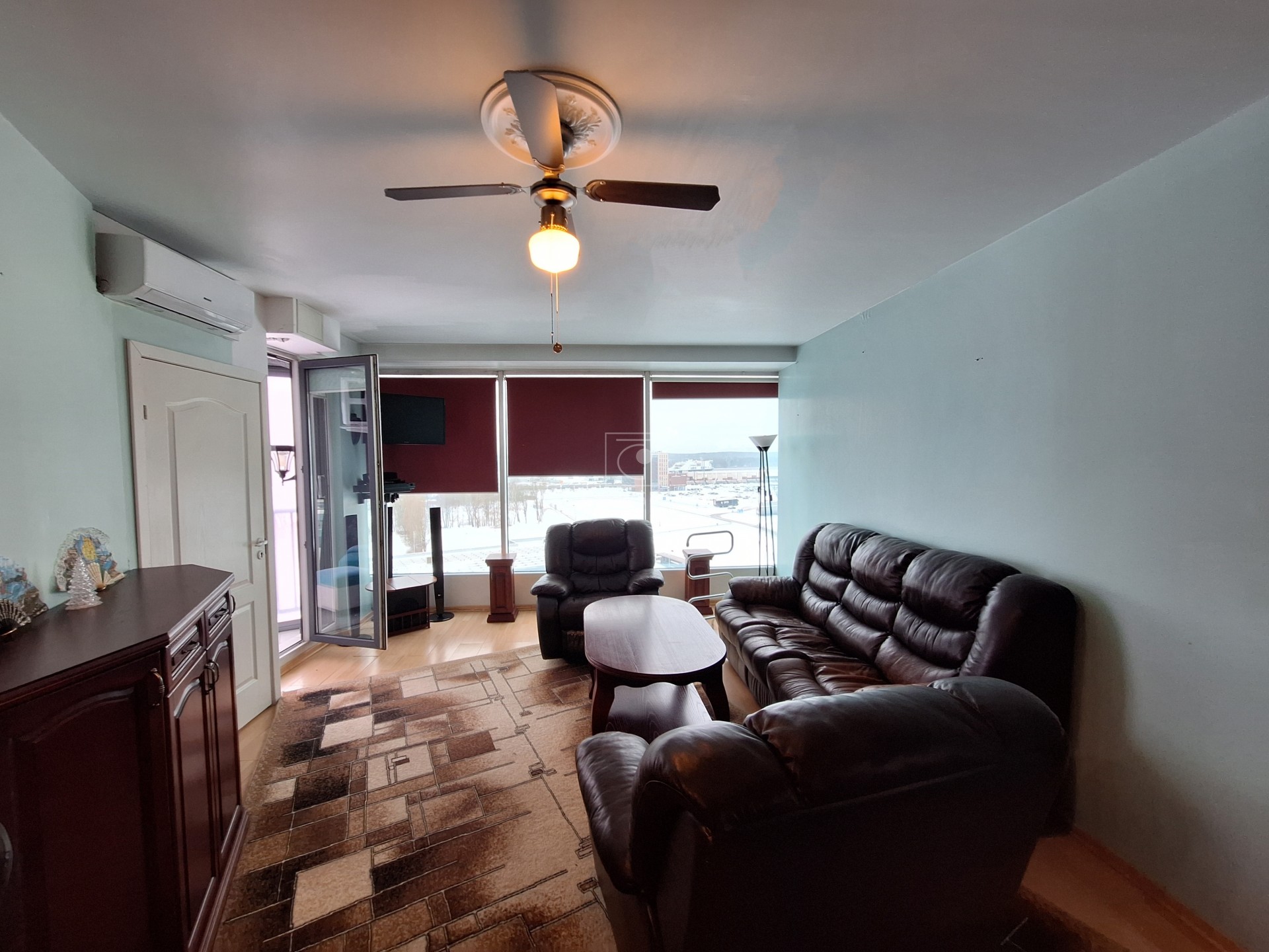 Parduodamas 2 kambarių butas su panoraminiais langais, Klaipėdoje.