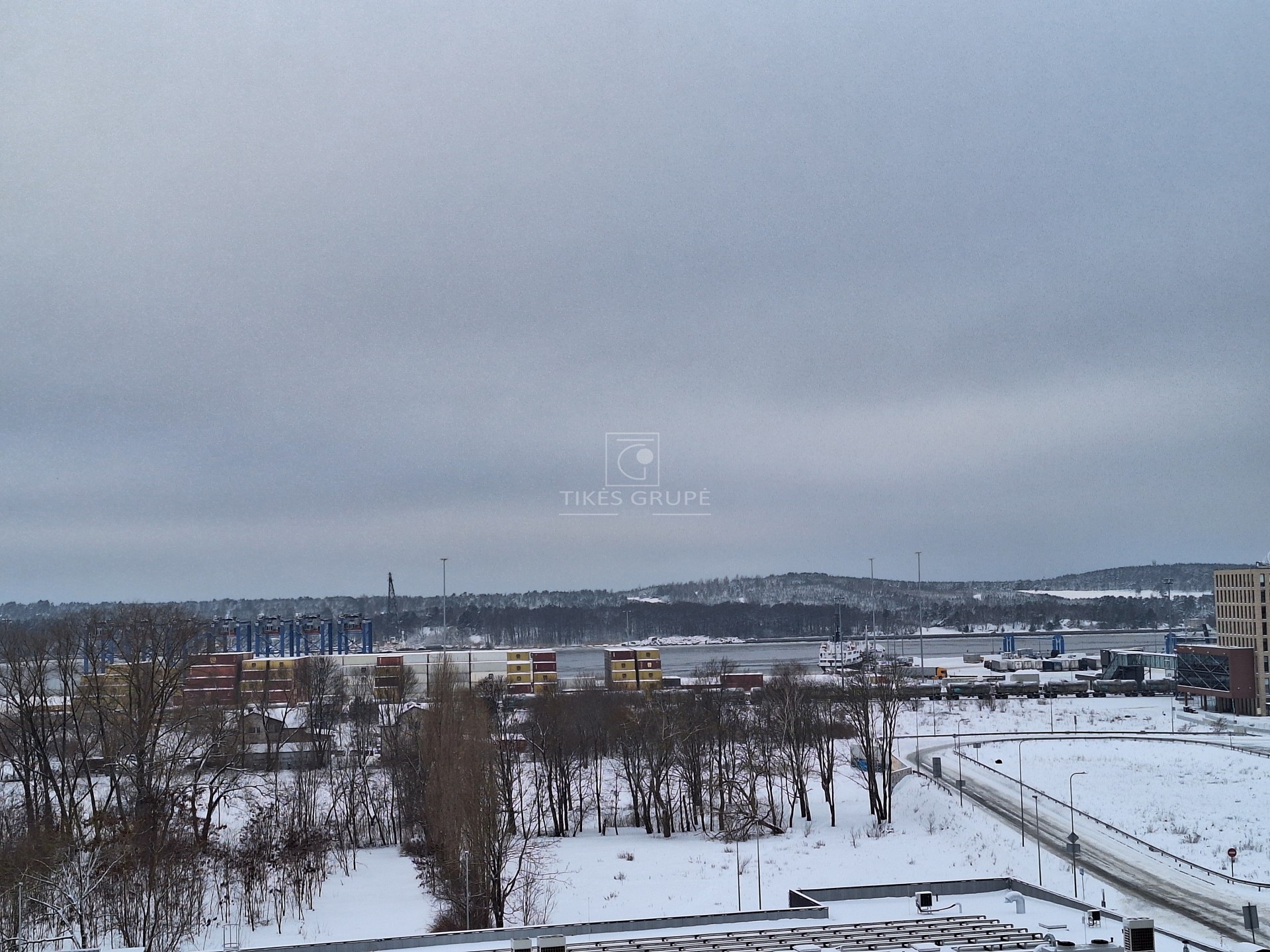 Parduodamas 2 kambarių butas su panoraminiais langais, Klaipėdoje.