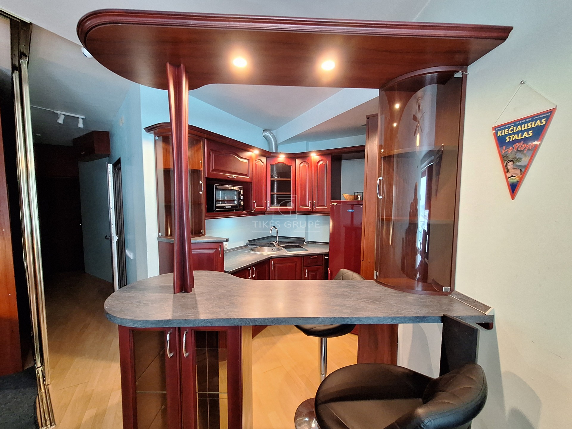 Parduodamas 2 kambarių butas su panoraminiais langais, Klaipėdoje.