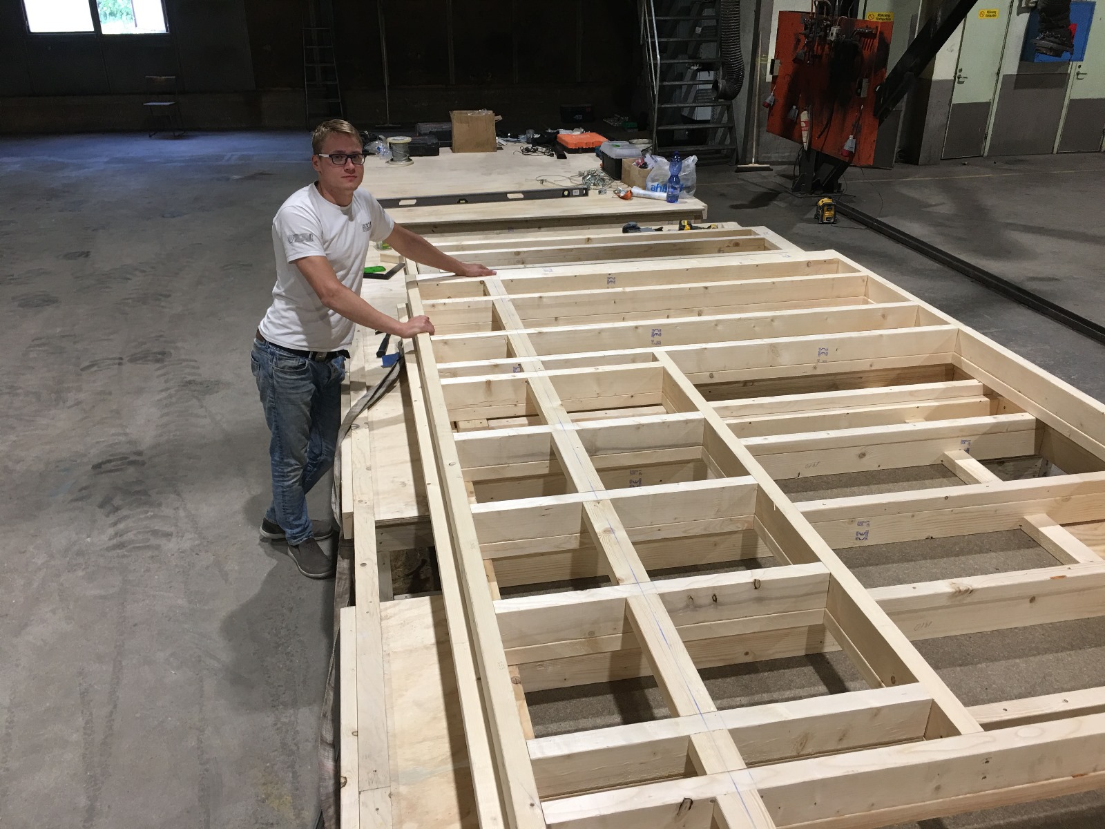 Projektavimas gaminio(3D), konstruktyvas, detalizavimas + Vizualizacijos, video montavimas, staliaus darbai.