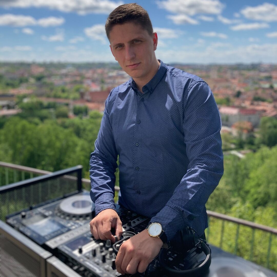 DJ PASLAUGOS kartu su DJunda