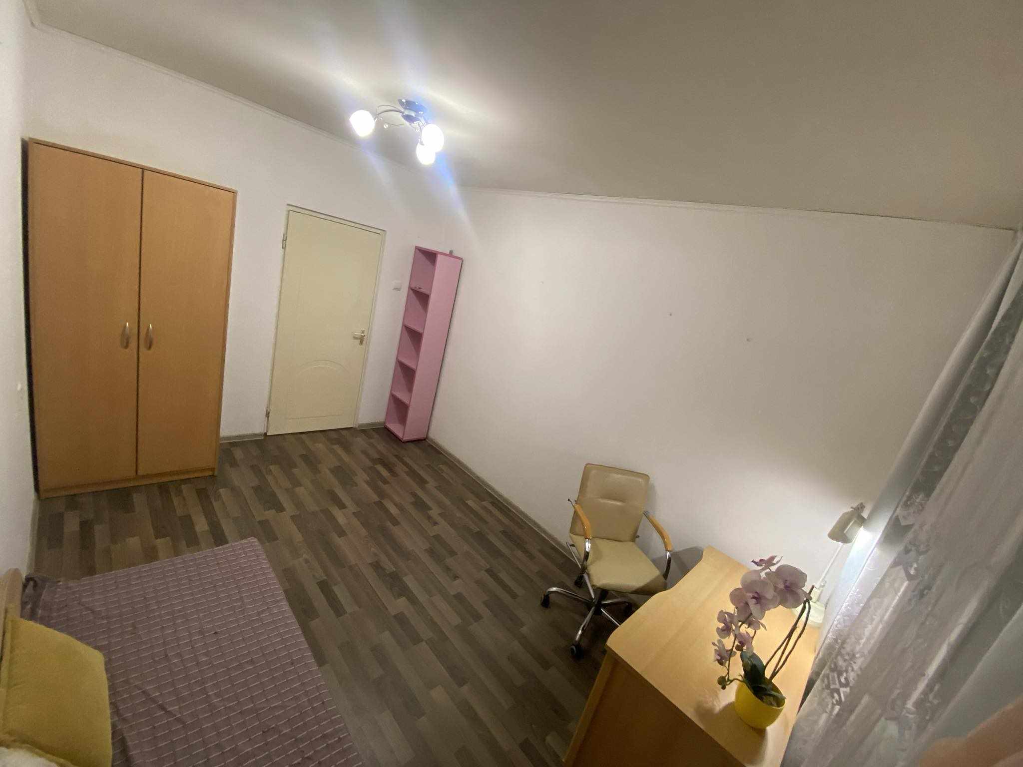 Laukininkų gatvėje, Klaipėdoje. Išnuomojamas 4 kambarių butas su holu