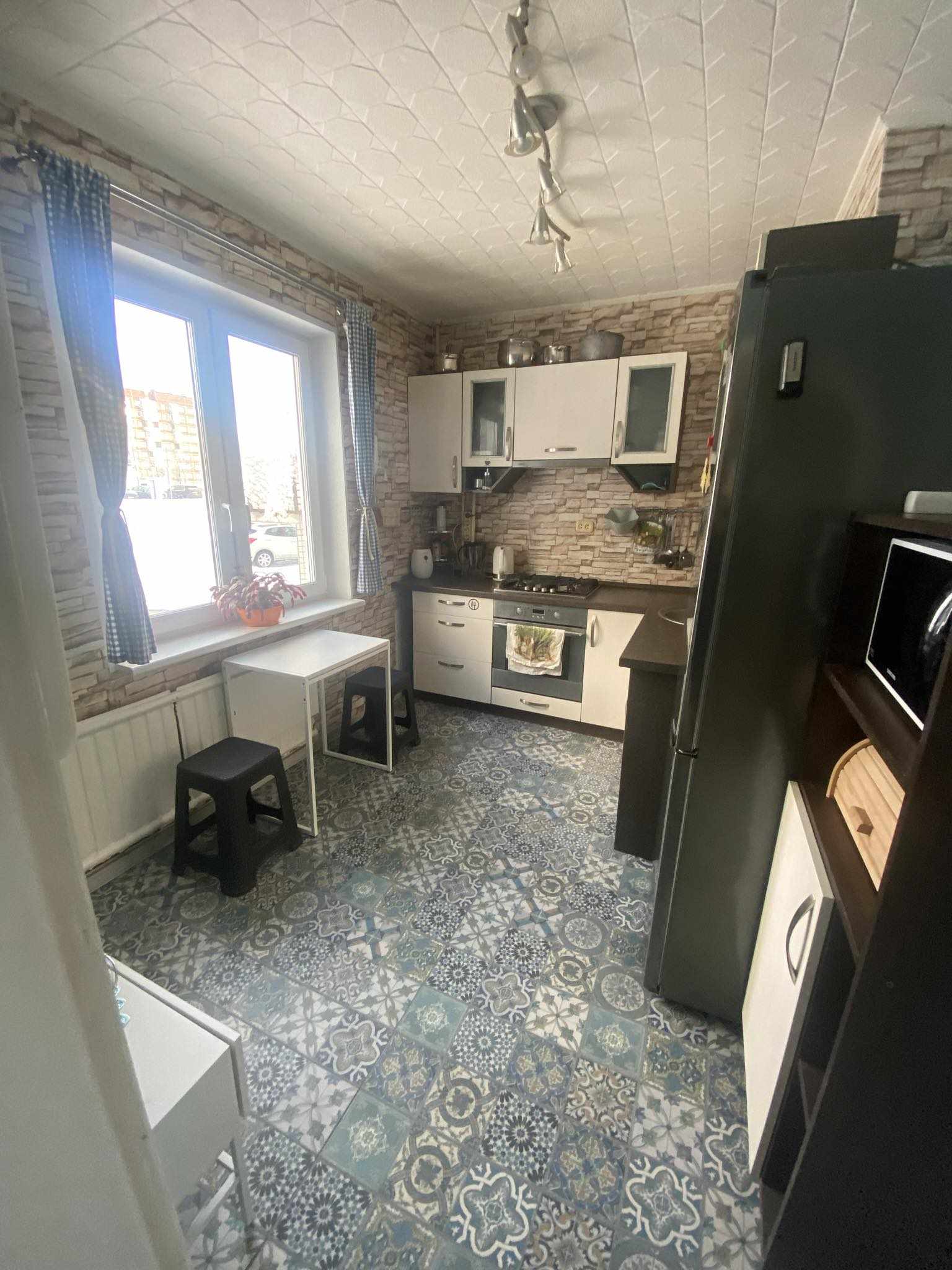 Laukininkų gatvėje, Klaipėdoje. Išnuomojamas 4 kambarių butas su holu