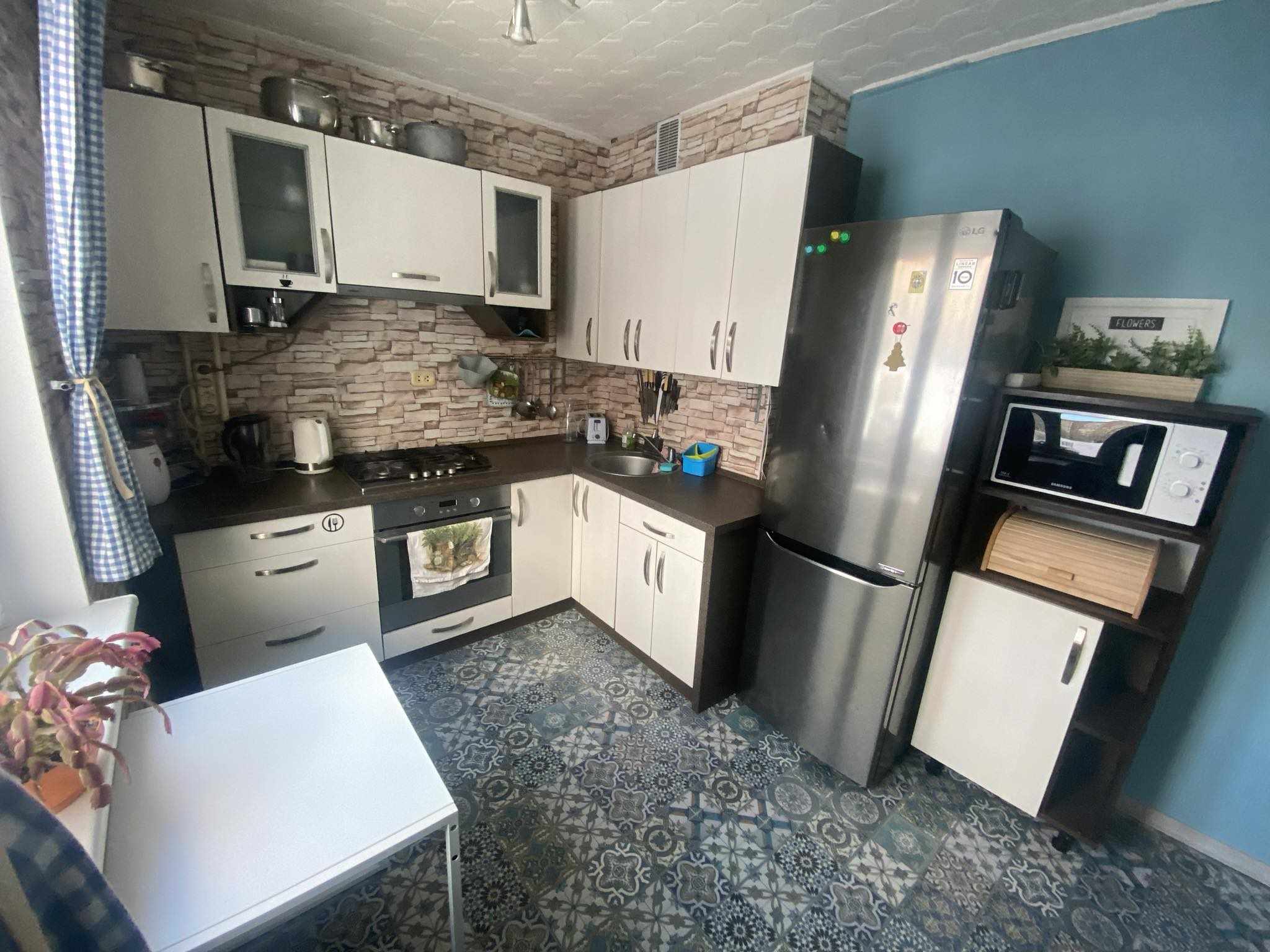 Laukininkų gatvėje, Klaipėdoje. Išnuomojamas 4 kambarių butas su holu