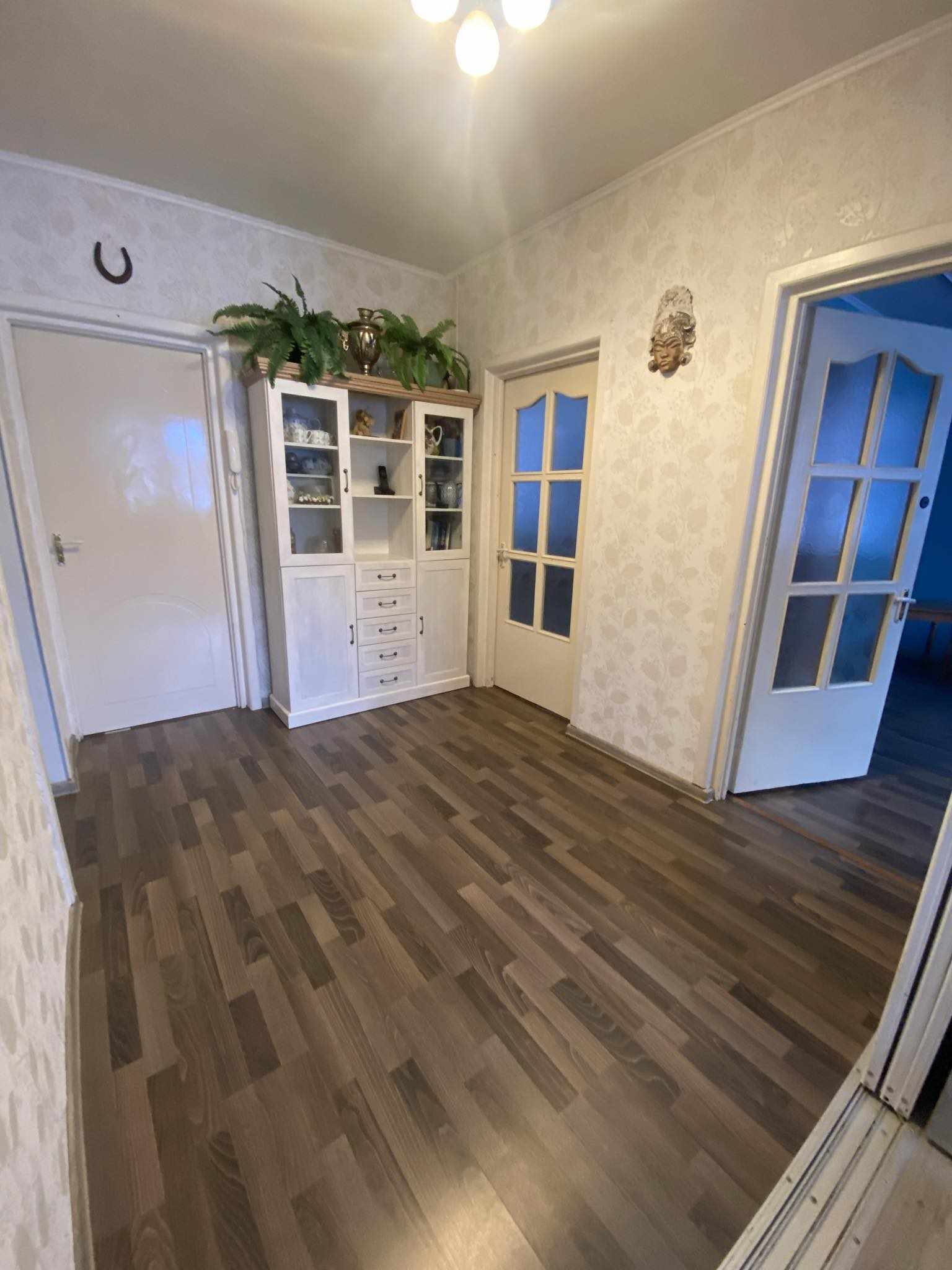 Laukininkų gatvėje, Klaipėdoje. Išnuomojamas 4 kambarių butas su holu