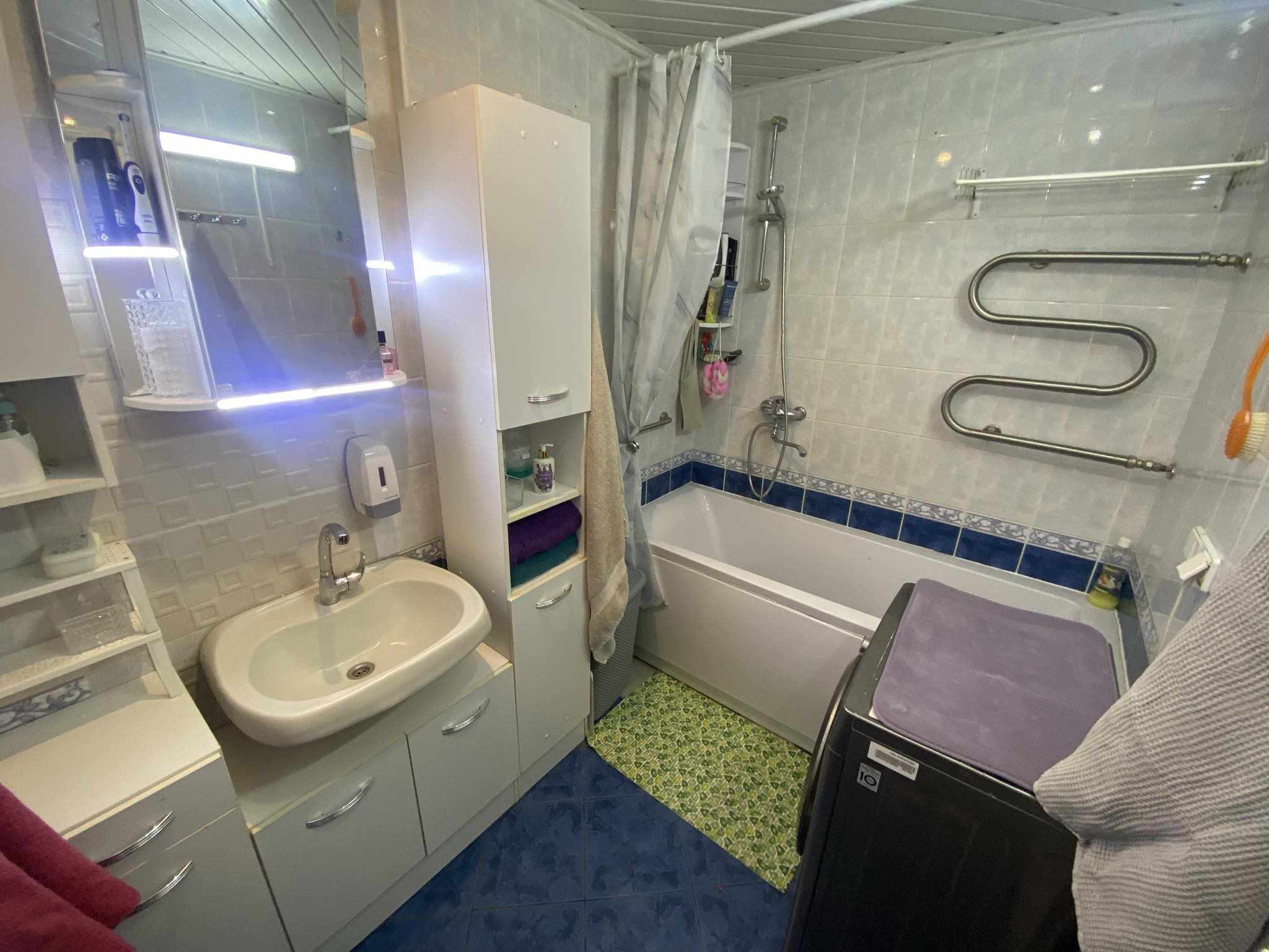 Laukininkų gatvėje, Klaipėdoje. Išnuomojamas 4 kambarių butas su holu