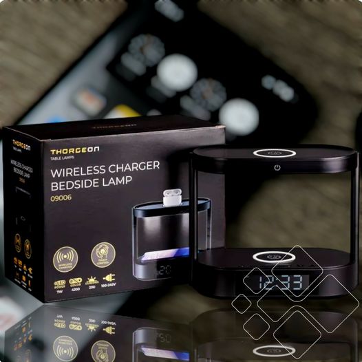 Stalinė LED lempa-žadintuvas THORGEON su dvigubu belaidžiu įkrovikliu, skirtu įkrauti įrenginius, palaikančius belaidį QI įkrovimą.
