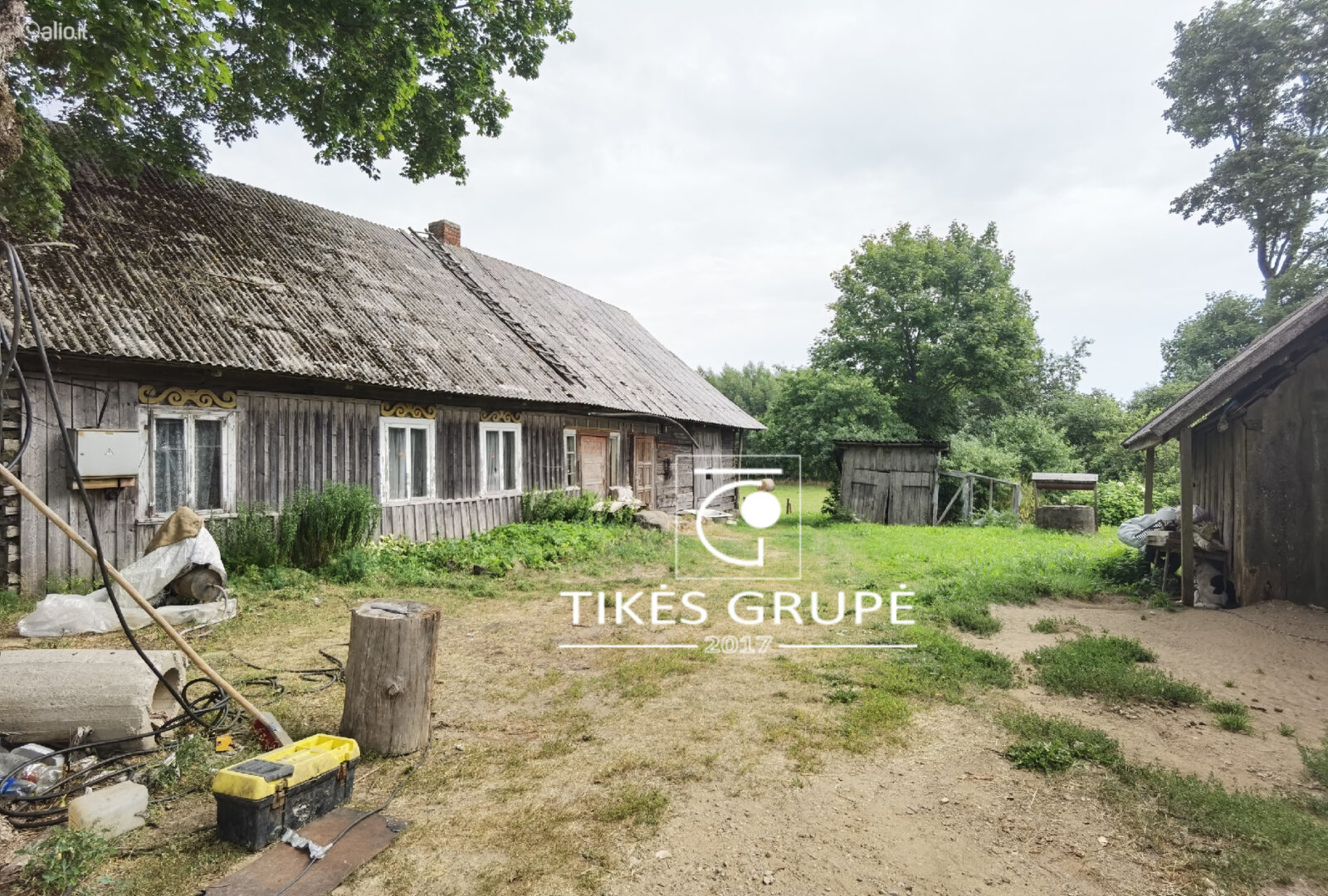 Rietavo raj., Norgalvių k., parduodama sena sodyba su 2.68 ha žemės sklypu.