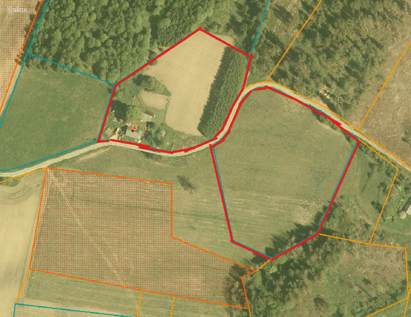 Rietavo raj., Norgalvių k., parduodama sena sodyba su 2.68 ha žemės sklypu.