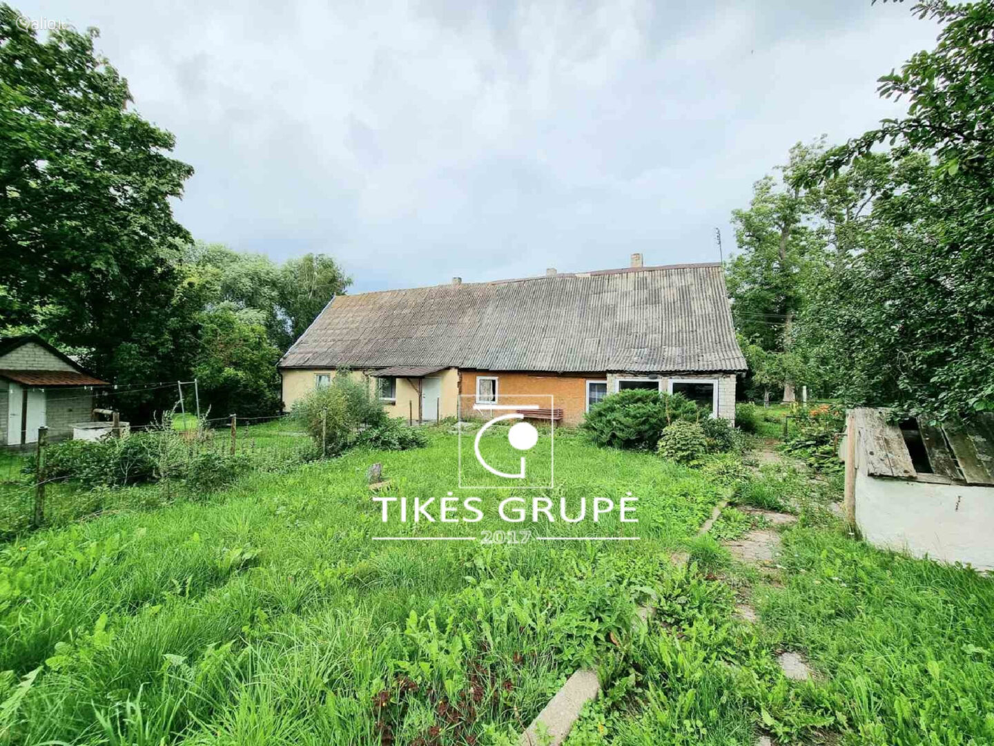 Nuostabiame pamario krašte, 1 km iki Ventės rago ir šalia Šturmų uostelio parduodama namo dalis su 25 arų namų valdos sklypu