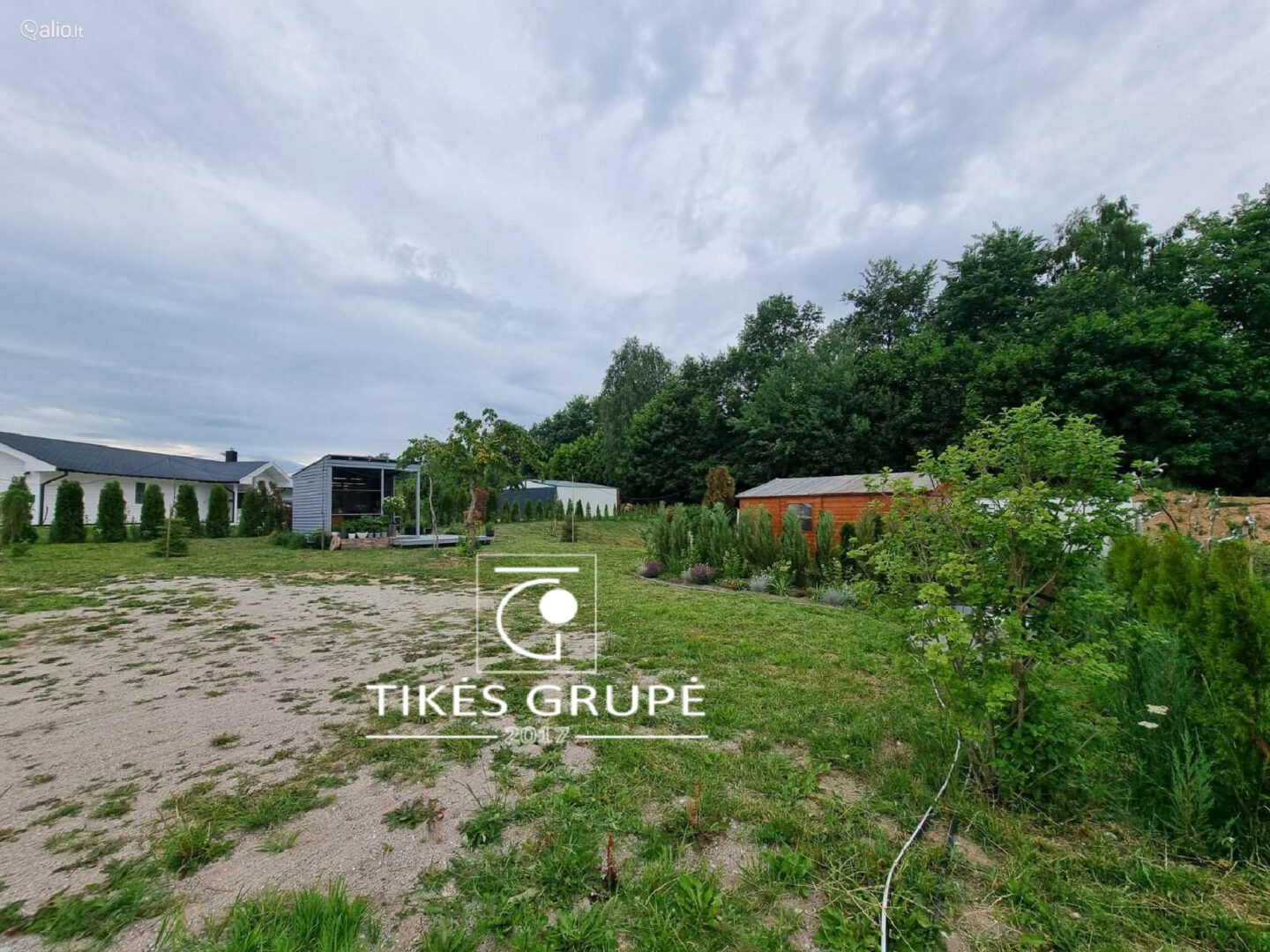 Kretingalėje parduodami du namų valdos sklypai 25 arų ir 12 arų. Yra projektas ir statybos leidimas gyvenamam namui 135 kv.m.