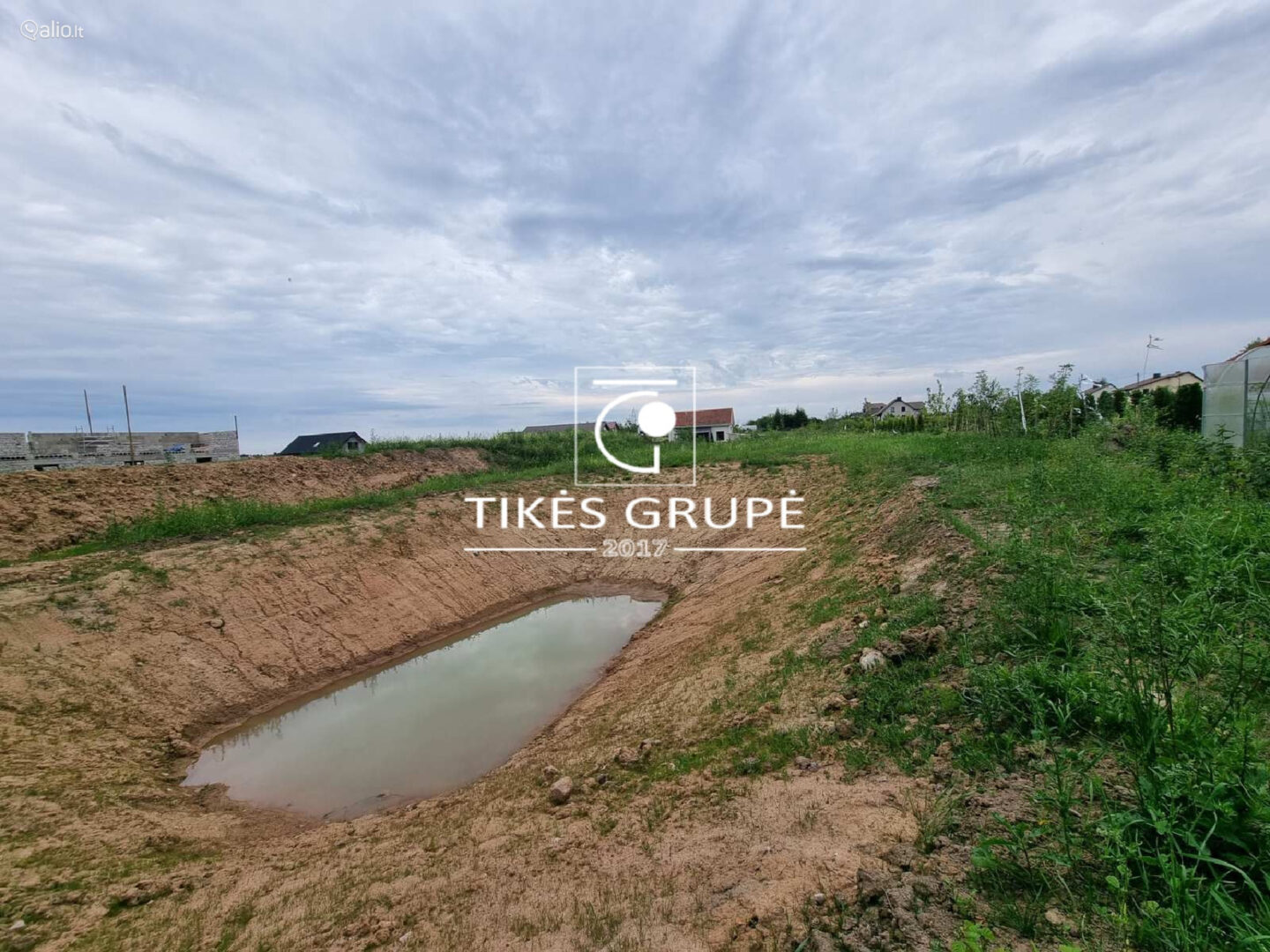 Kretingalėje parduodami du namų valdos sklypai 25 arų ir 12 arų. Yra projektas ir statybos leidimas gyvenamam namui 135 kv.m.