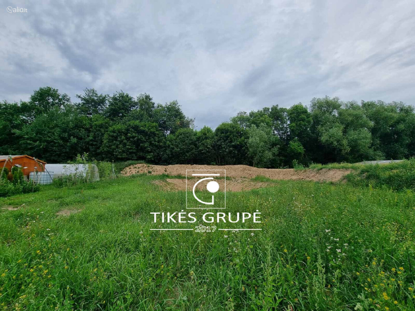 Kretingalėje parduodami du namų valdos sklypai 25 arų ir 12 arų. Yra projektas ir statybos leidimas gyvenamam namui 135 kv.m.