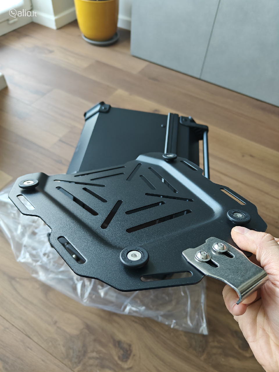 Centrinė moto dėže 45l + padas