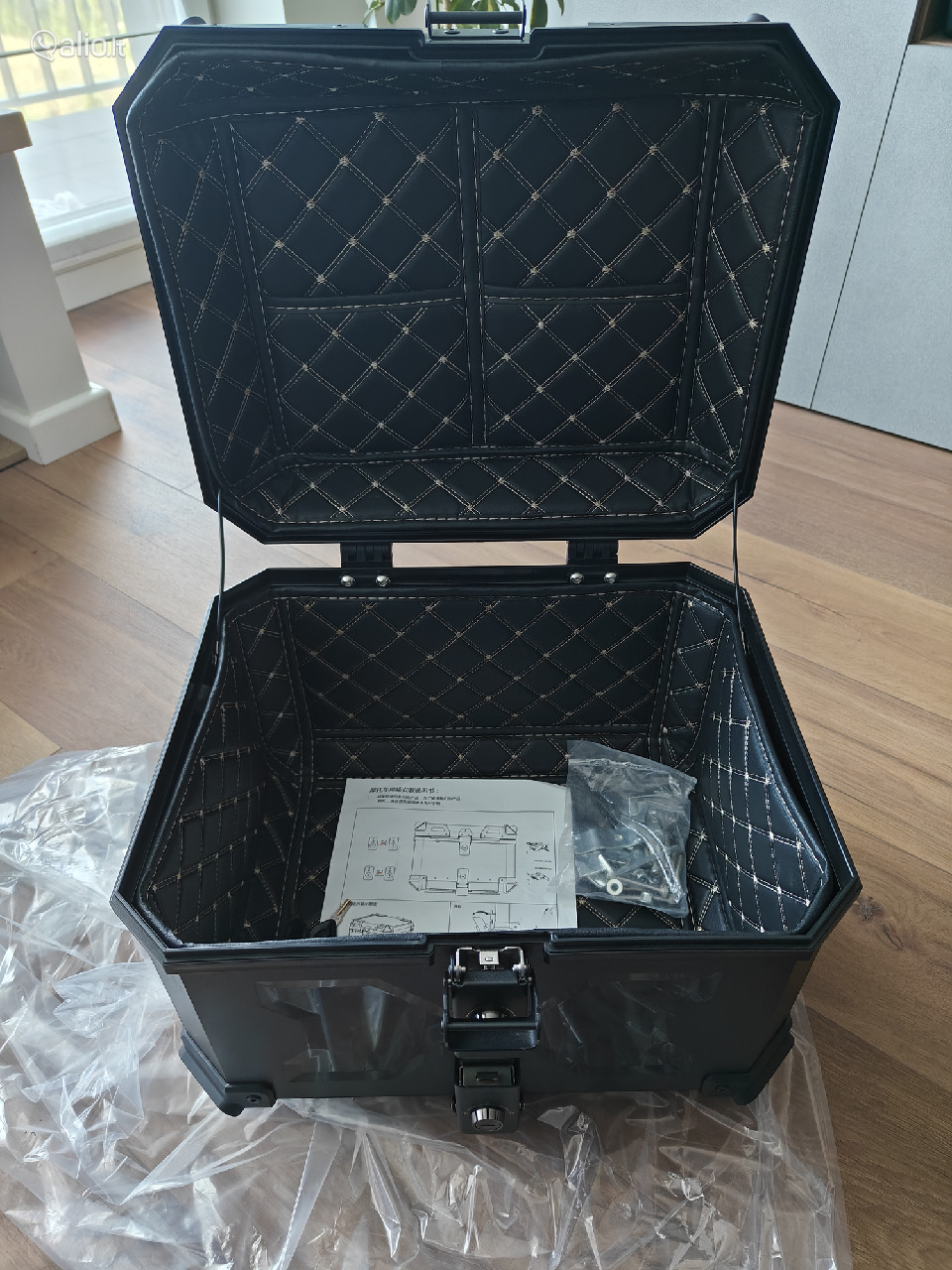 Centrinė moto dėže 45l + padas