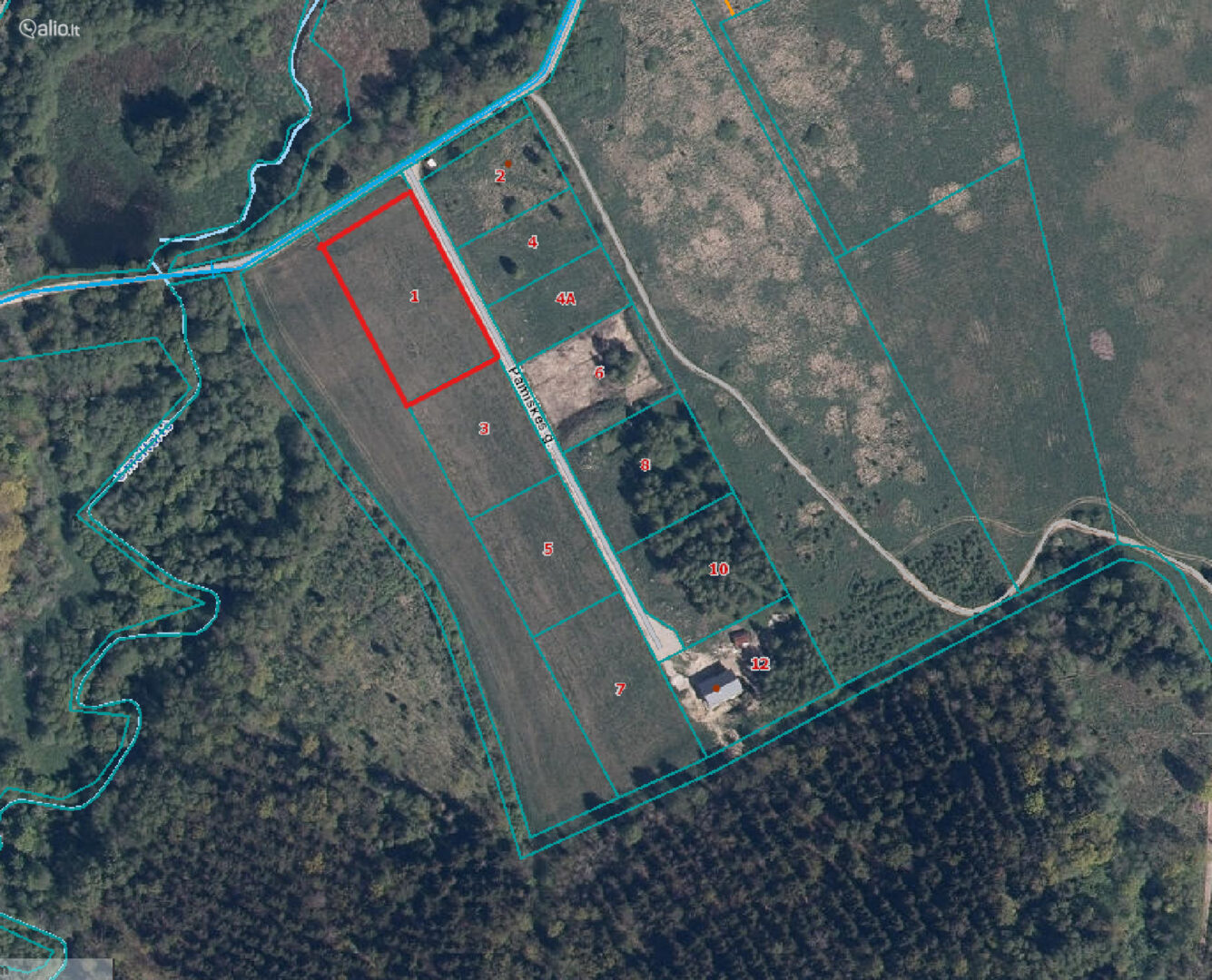 Parduodamas 28,82 namų valdos sklypas išskirtinai gražioje gamtos oazėje. Sklypas randasi tarp 220 ha miško ir 15ha Smeltaitės upelio slėnio, Klaipėdos rajone, Jakuose, Pamiškės g.