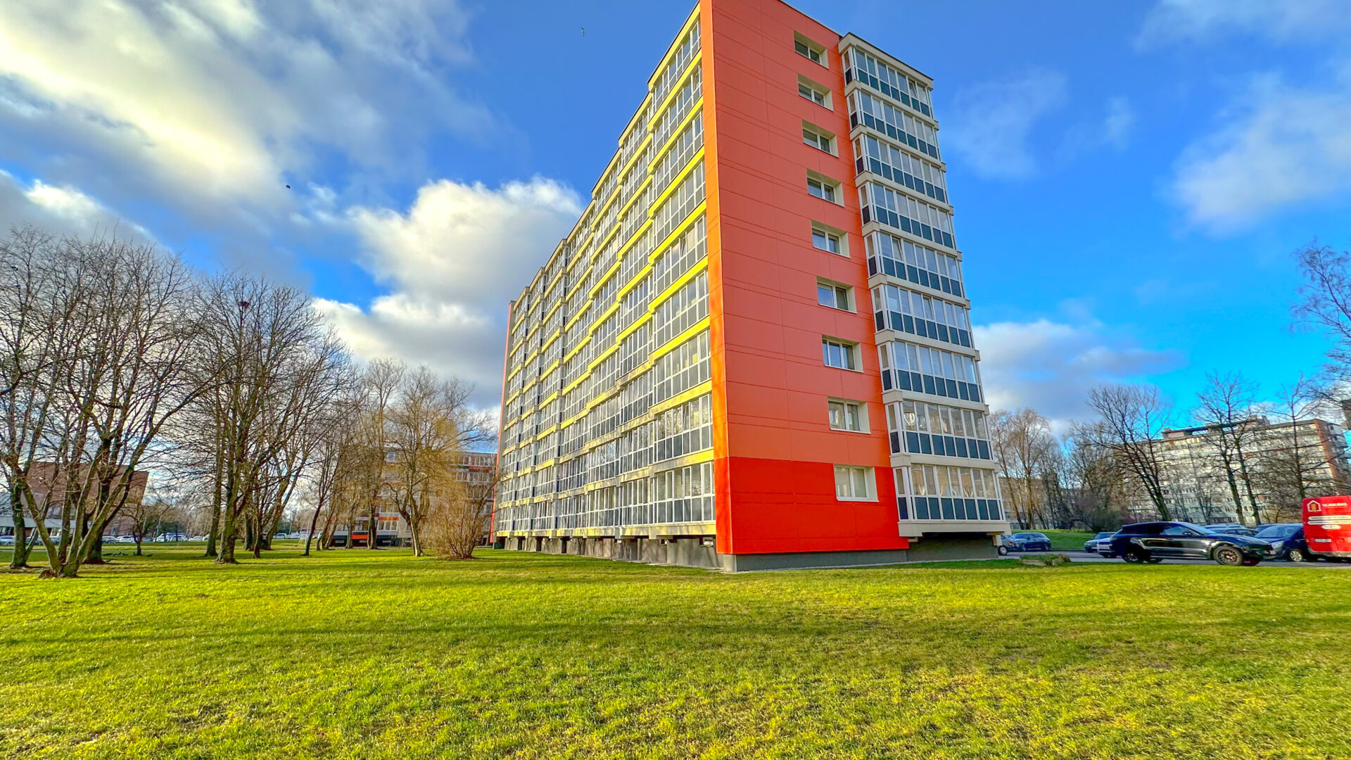 RENOVUOTAME NAME 3 KAMBARIŲ BUTAS SU 2 BALKONAIS