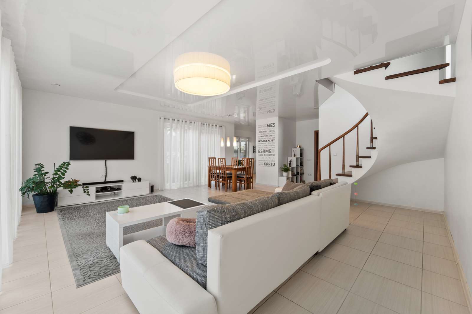 SVAJONIŲ NAMAS ŠEIMAI UŽ PROTINGĄ KAINĄ