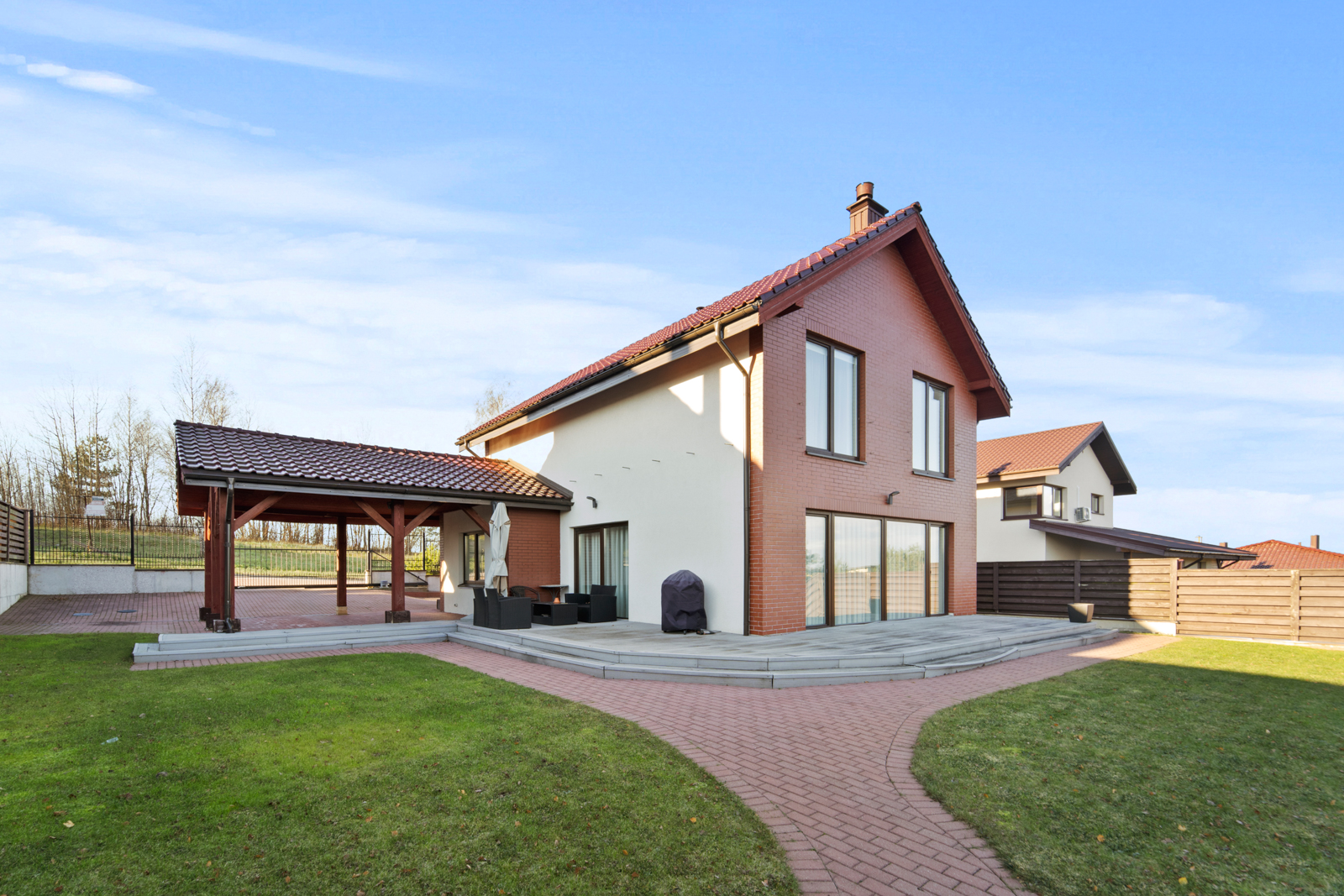 SVAJONIŲ NAMAS ŠEIMAI UŽ PROTINGĄ KAINĄ