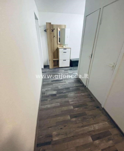 Pigiai parduodamas 1 kambario prie Klaipėdos Sodros.