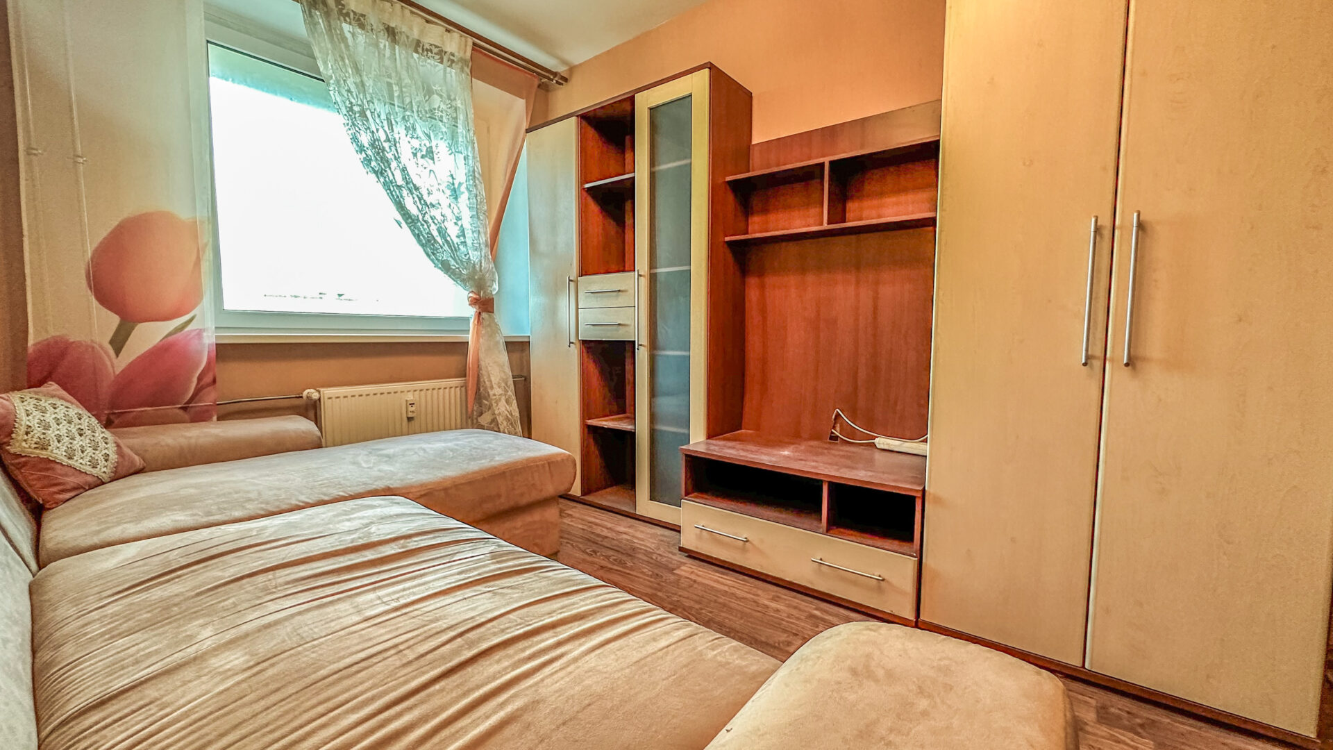 RENOVUOTAME NAME 3 KAMBARIŲ BUTAS SU 2 BALKONAIS