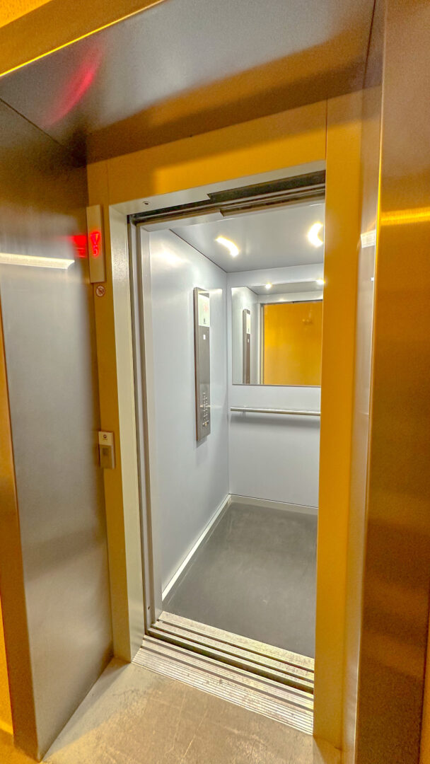 RENOVUOTAME NAME 3 KAMBARIŲ BUTAS SU 2 BALKONAIS