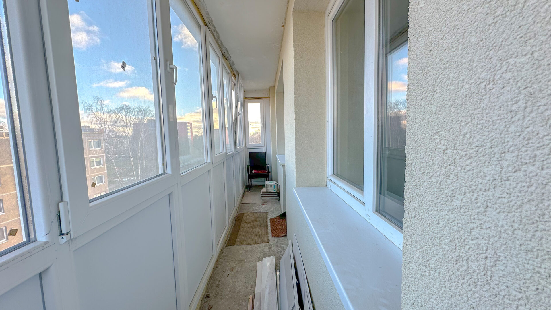 RENOVUOTAME NAME 3 KAMBARIŲ BUTAS SU 2 BALKONAIS