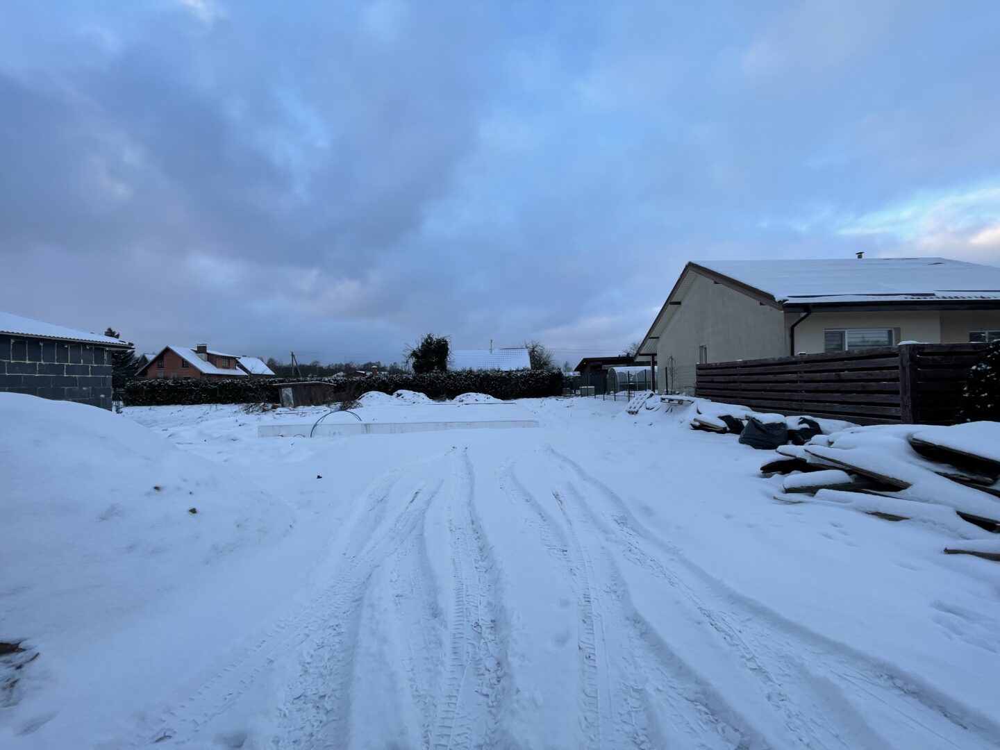 Sb Dituva sodo sklypas su pamatais.