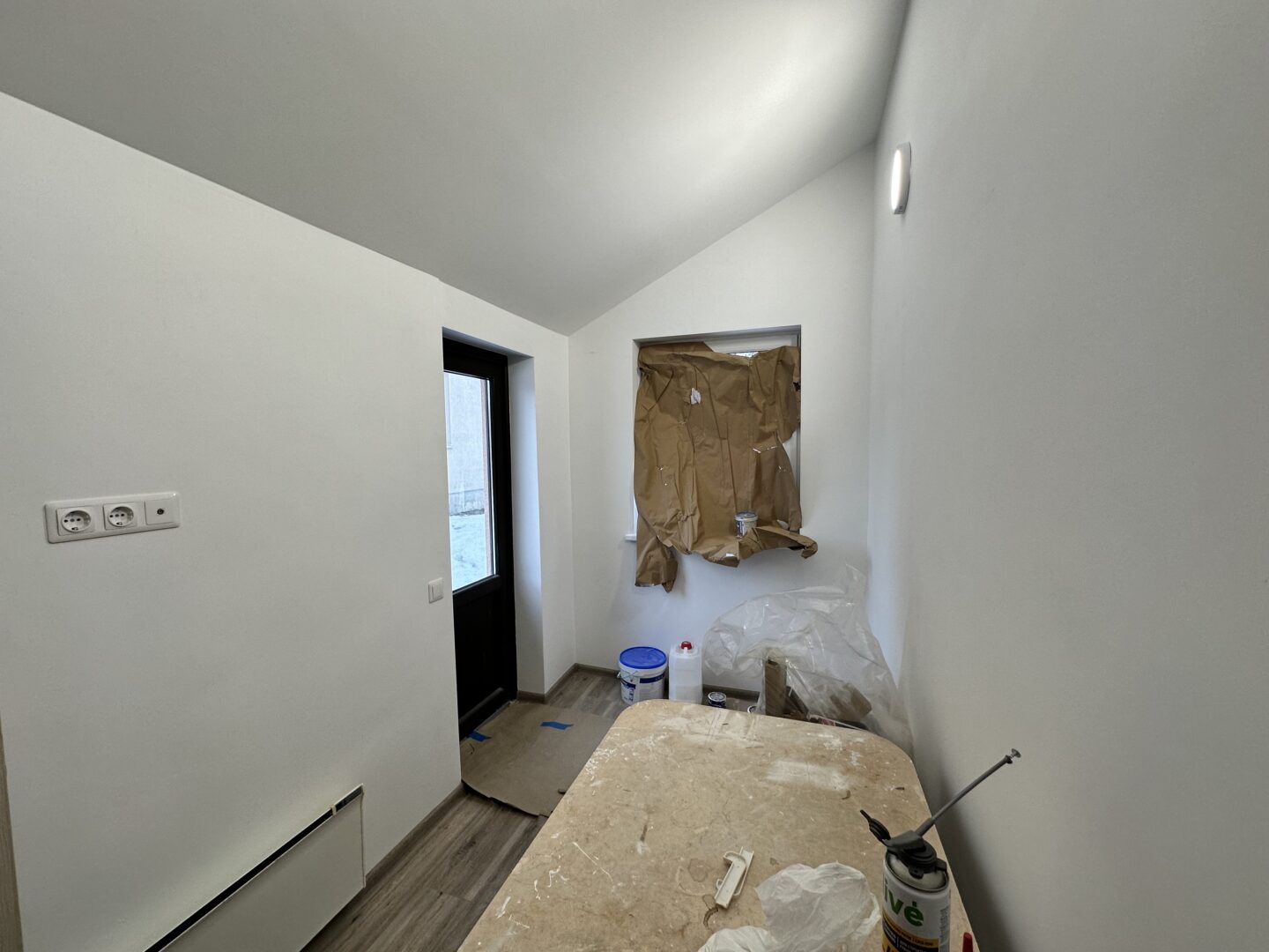 Parduodamas 1,5 kambario butas su atskiru įėjimu