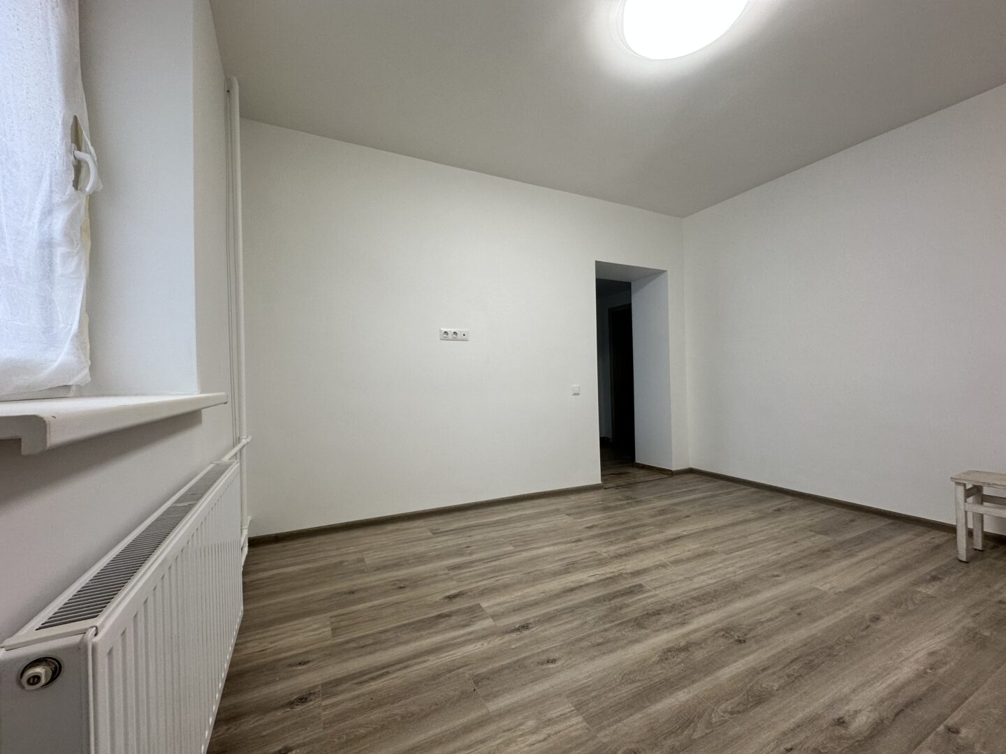 Parduodamas 1,5 kambario butas su atskiru įėjimu