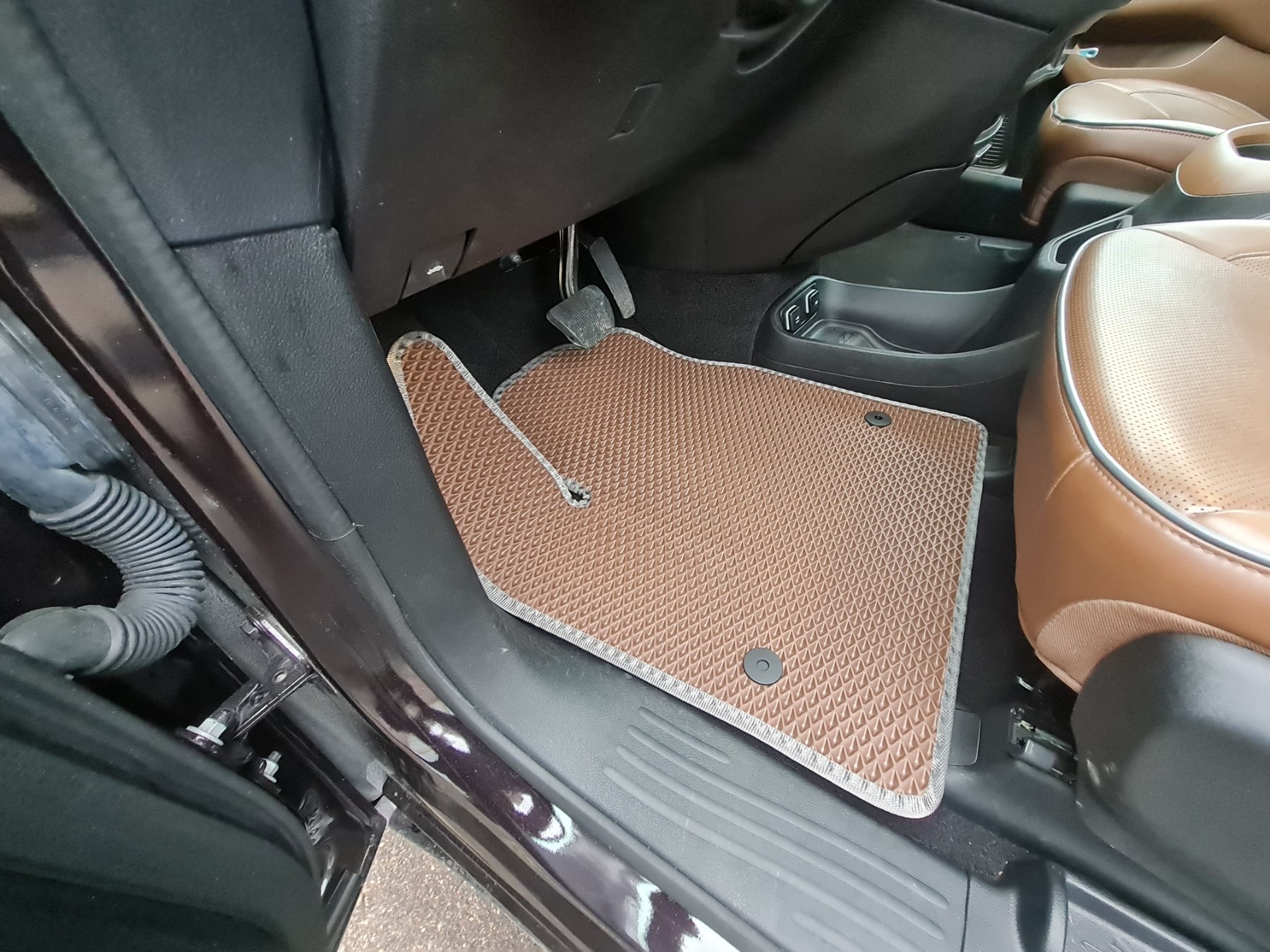 BentEvo Boutique – Stilingi Automobilio Aksesuarai