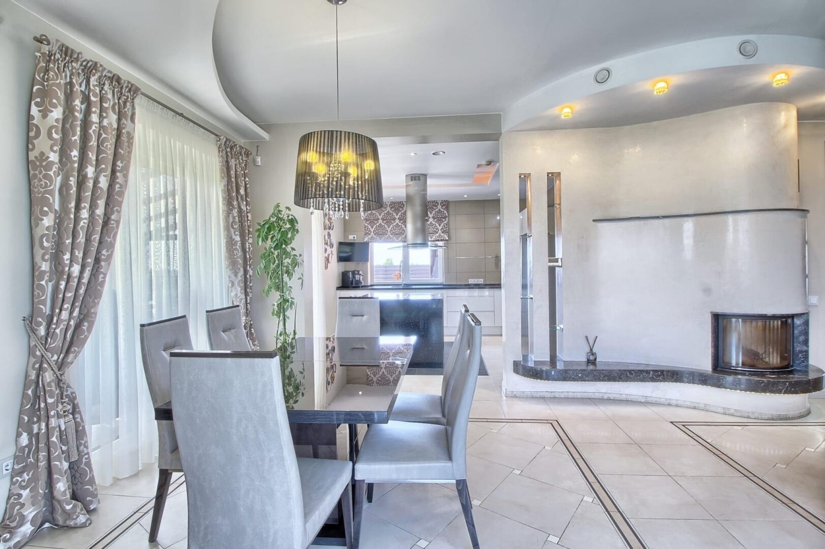 Klaipėdos priemiestyje, 5 kambarių gyvenamasis namas, su įstiklinta lodžija