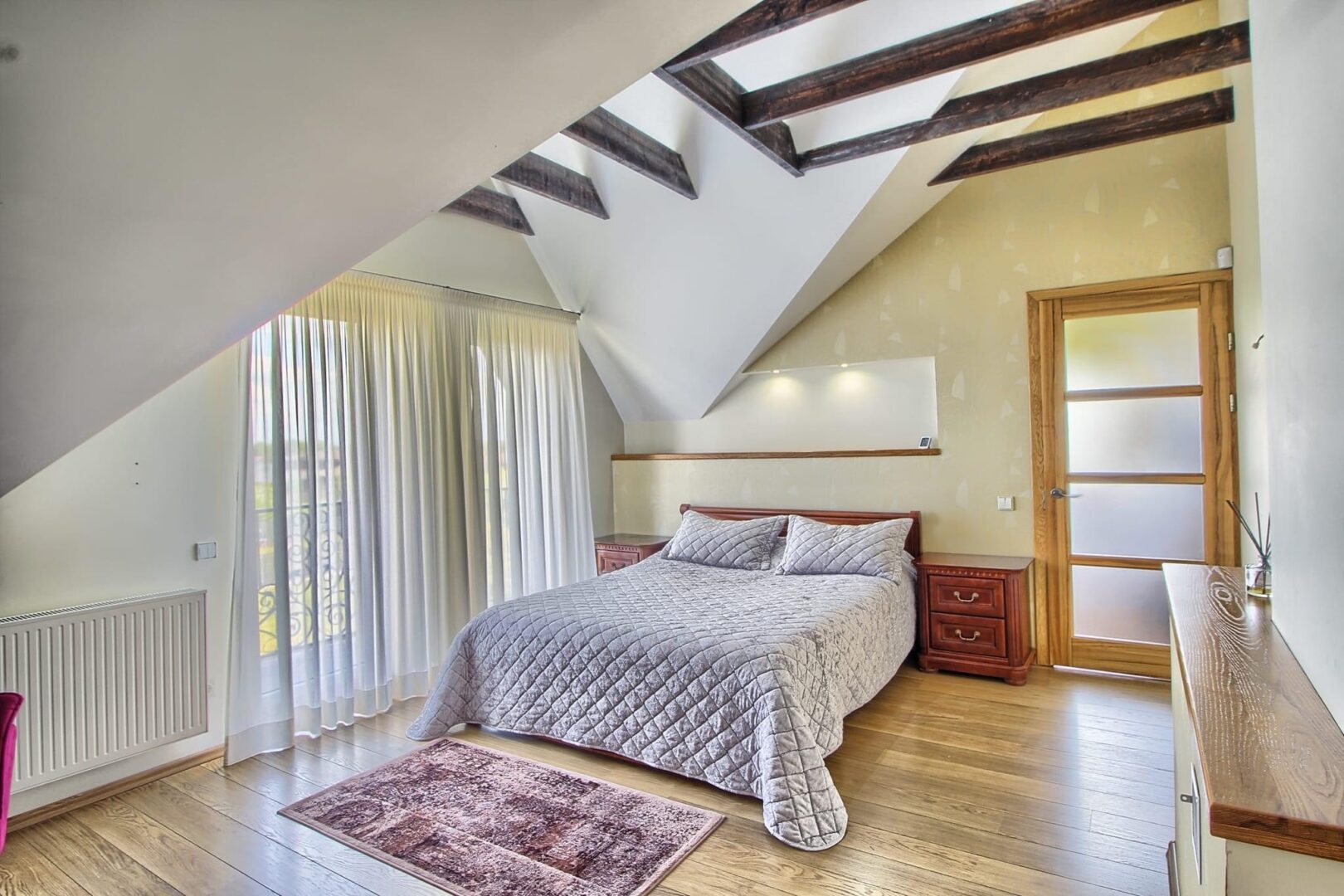 Klaipėdos priemiestyje, 5 kambarių gyvenamasis namas, su įstiklinta lodžija