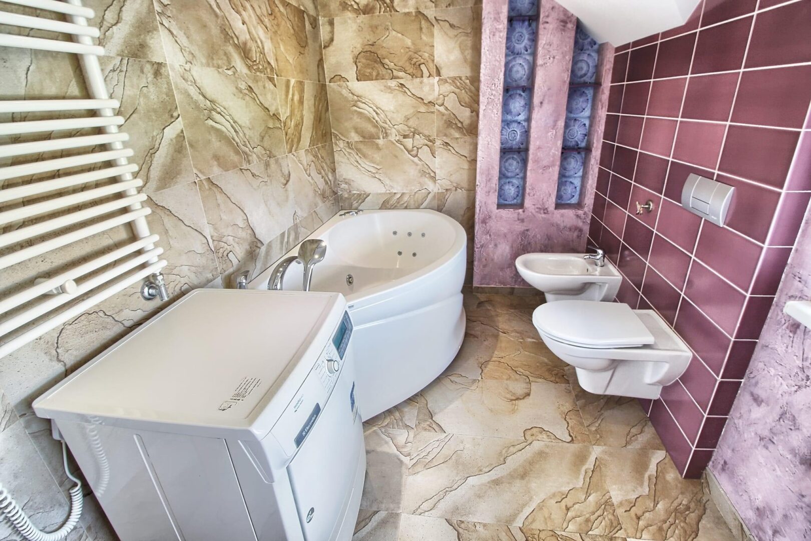 Klaipėdos priemiestyje, 5 kambarių gyvenamasis namas, su įstiklinta lodžija