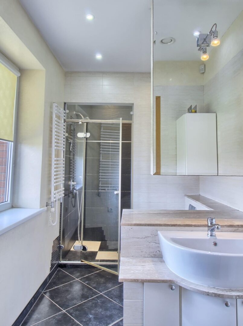 Klaipėdos priemiestyje, 5 kambarių gyvenamasis namas, su įstiklinta lodžija