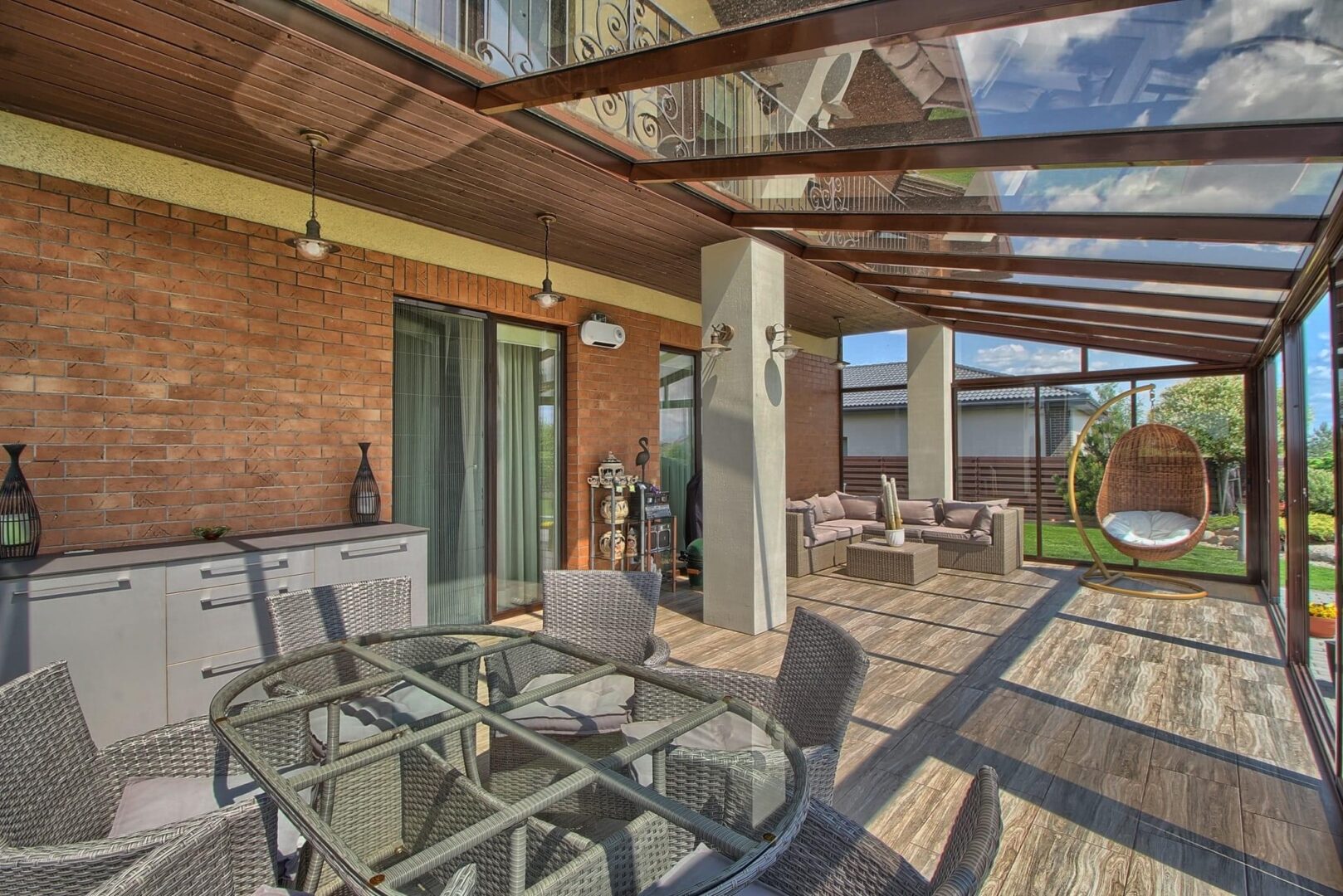 Klaipėdos priemiestyje, 5 kambarių gyvenamasis namas, su įstiklinta lodžija