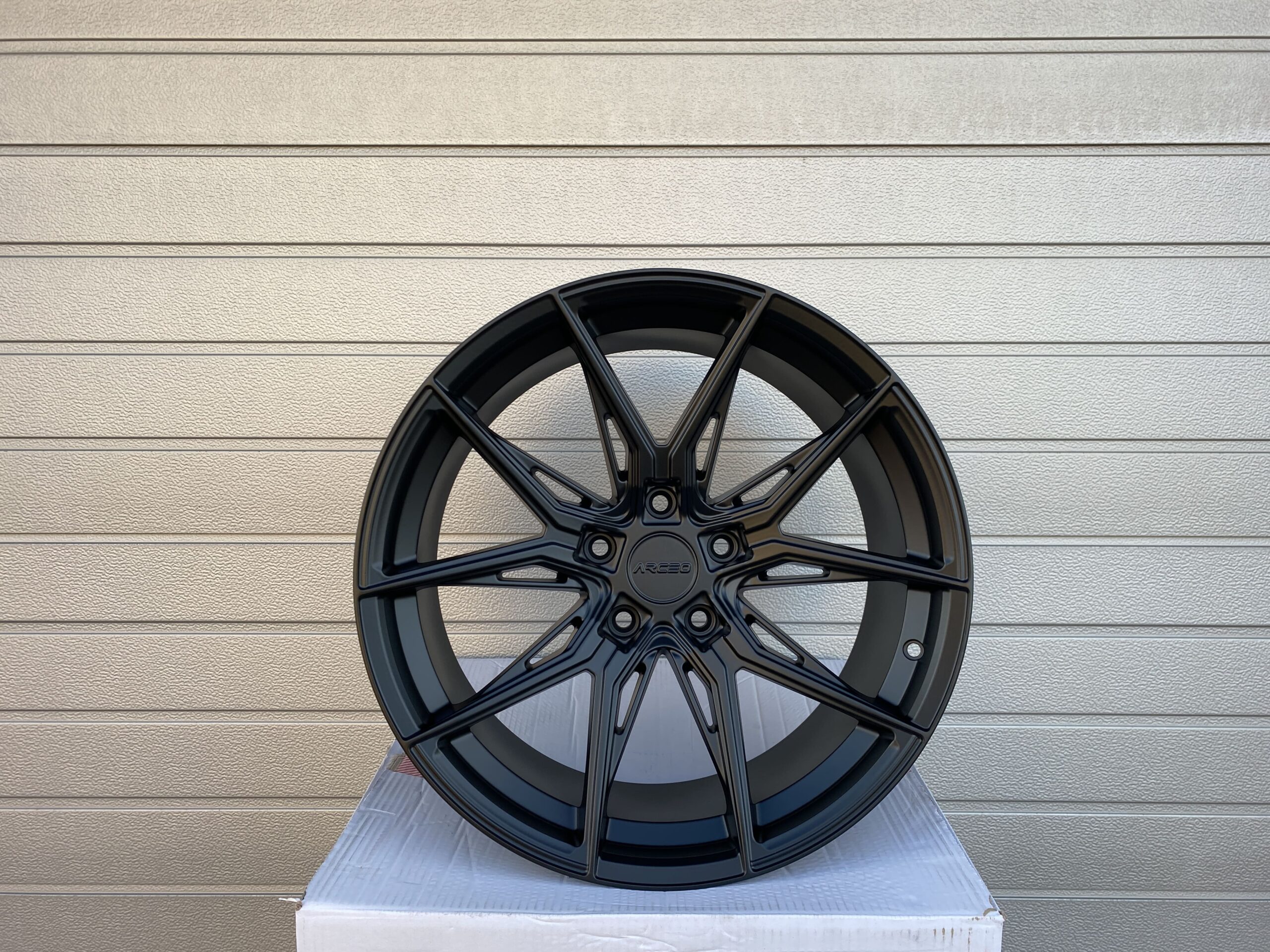 Arceo Marseille [Matt Black], lengvojo lydinio, R19