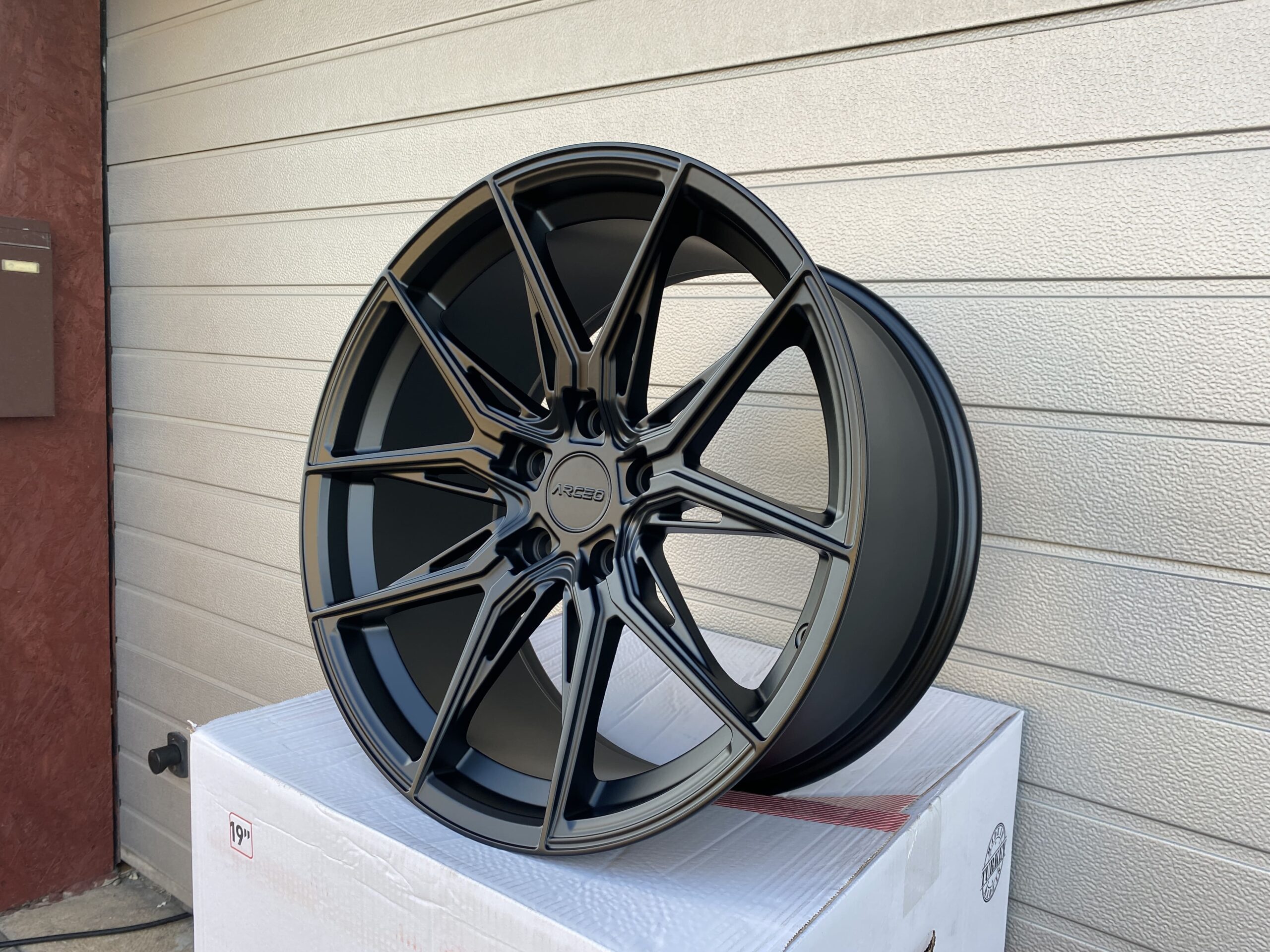 Arceo Marseille [Matt Black], lengvojo lydinio, R19