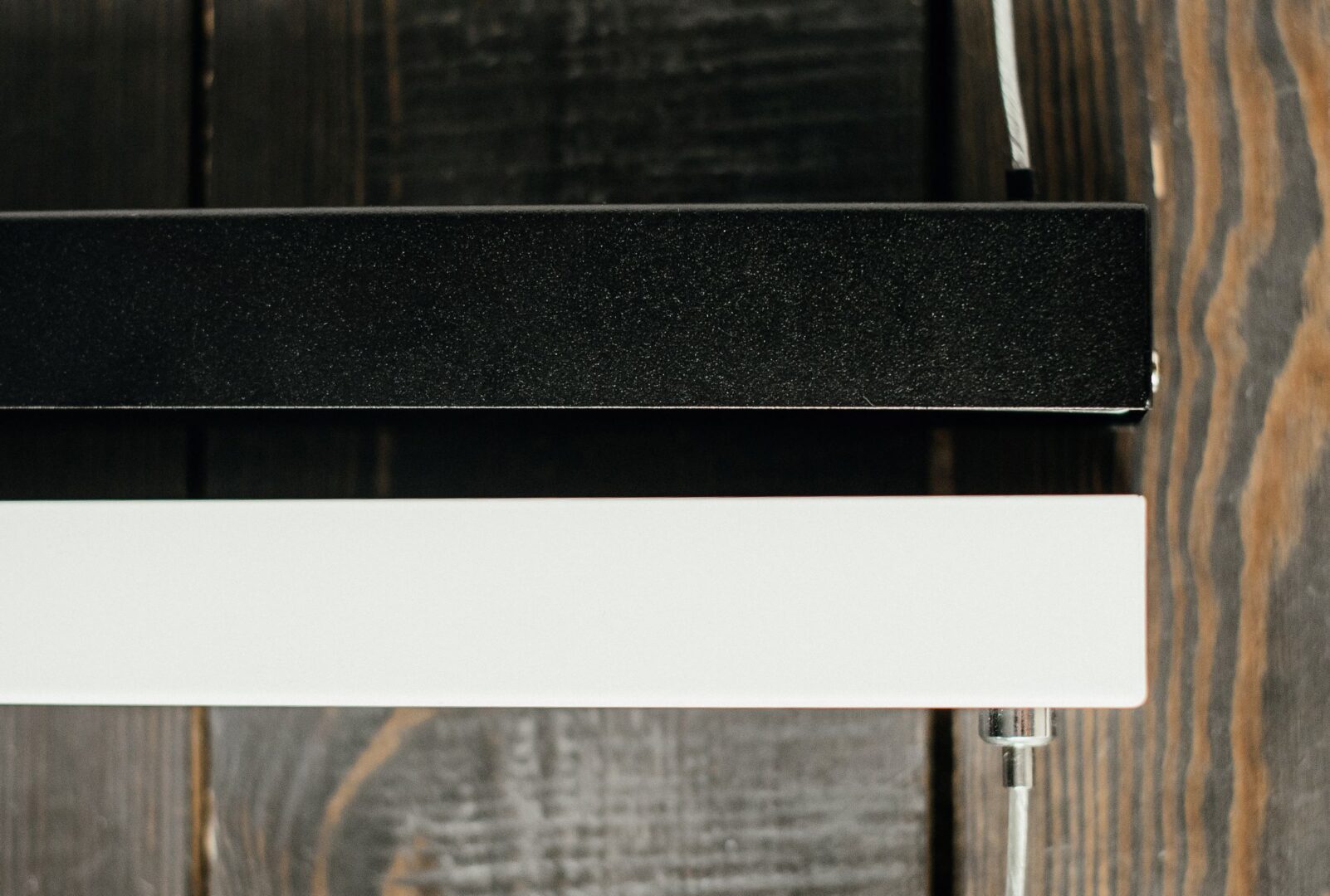 Mūsų pagaminti, pakabinami LED šviestuvai iš medienos (ąžuolo), su pulteliu